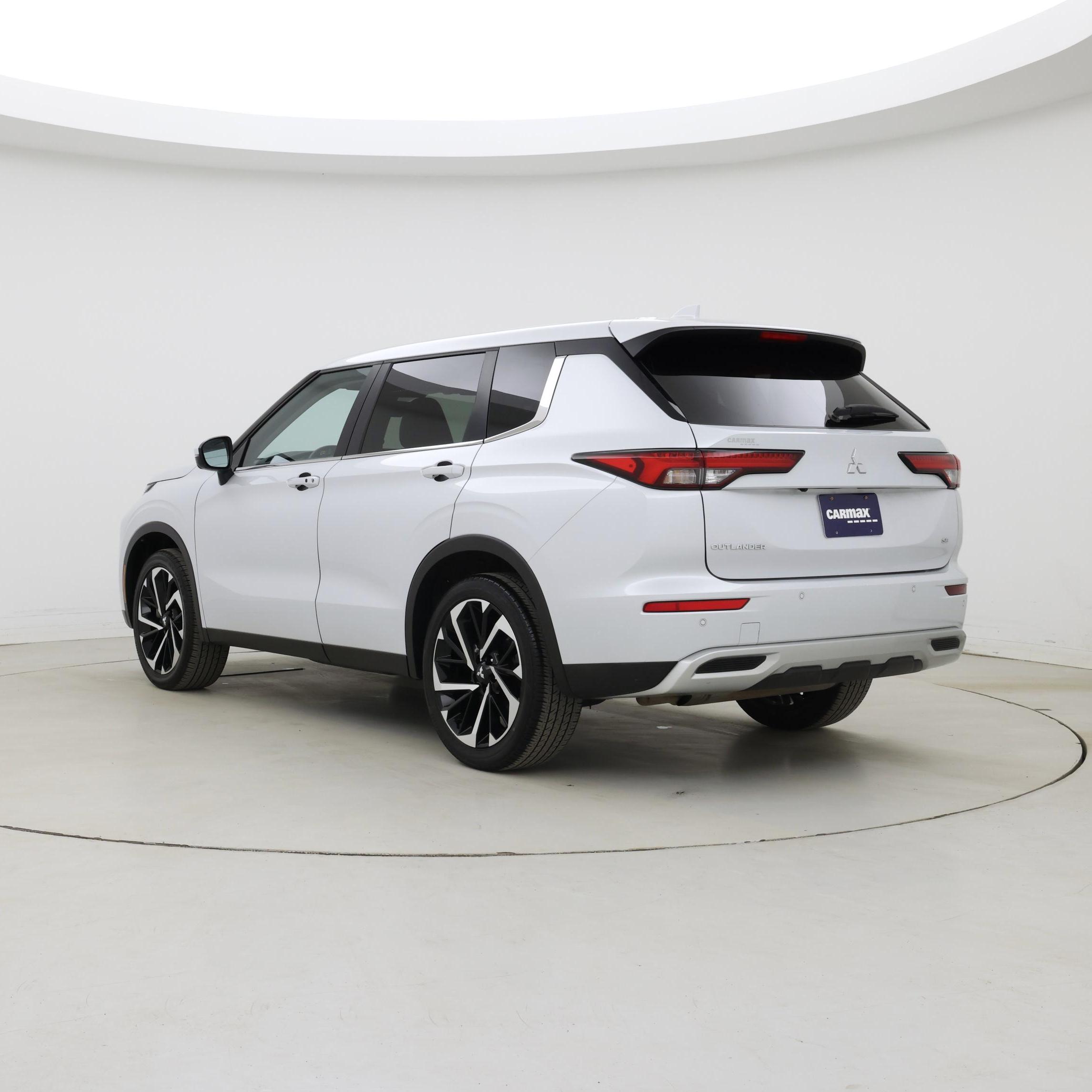 Thumbnail: 2024 Mitsubishi Outlander - 2