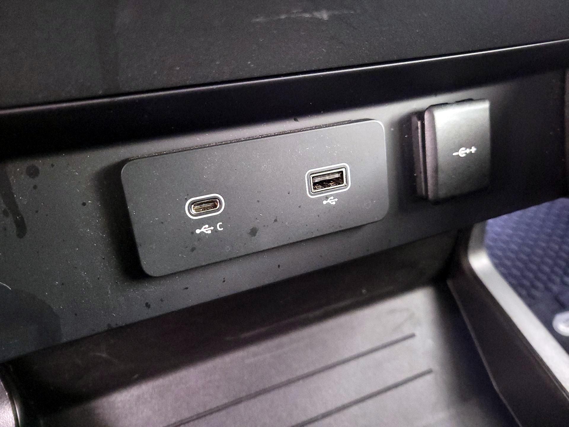 Thumbnail: 2024 Land Rover Defender - 19