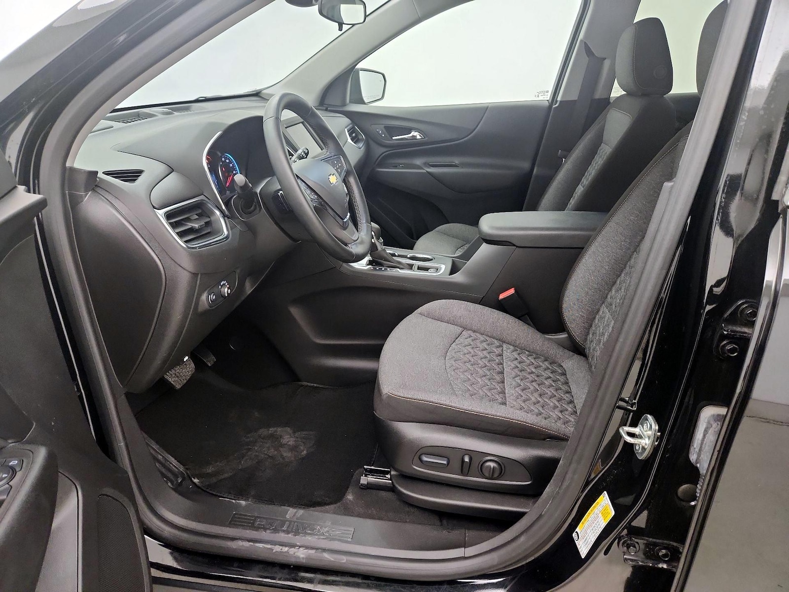 2024 Chevrolet Equinox LT - Photo 12