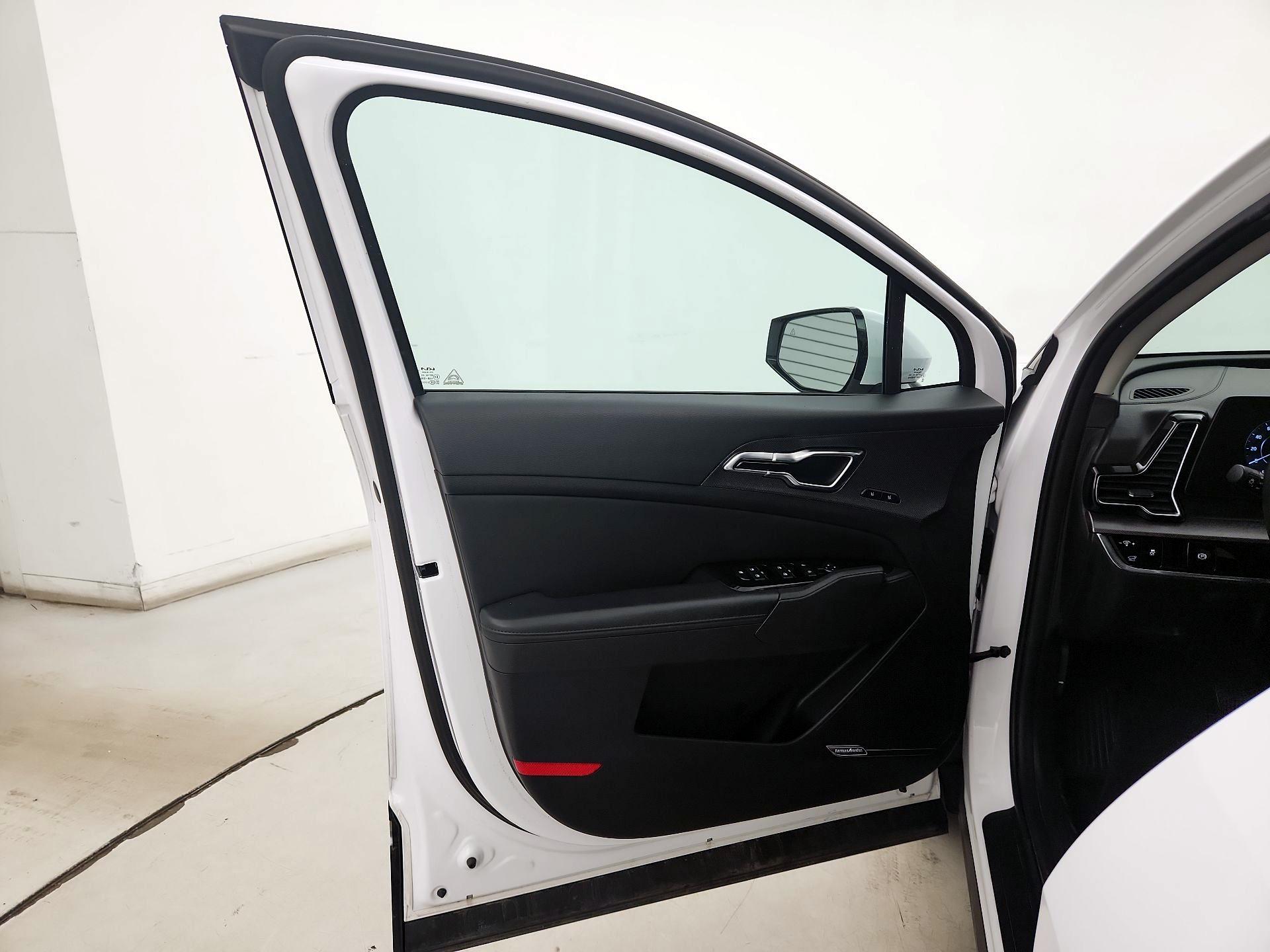 Thumbnail: 2023 Kia Sportage - 12