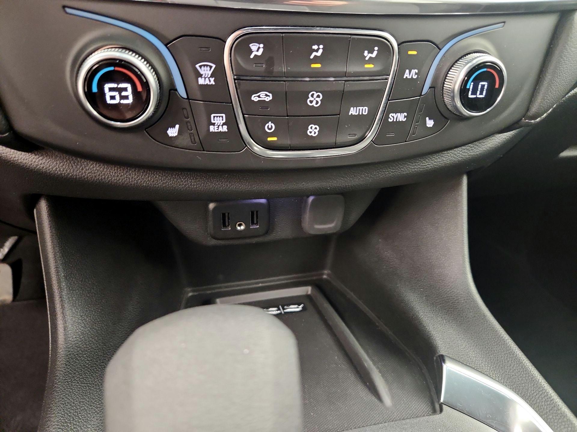 Thumbnail: 2023 Chevrolet Traverse - 16