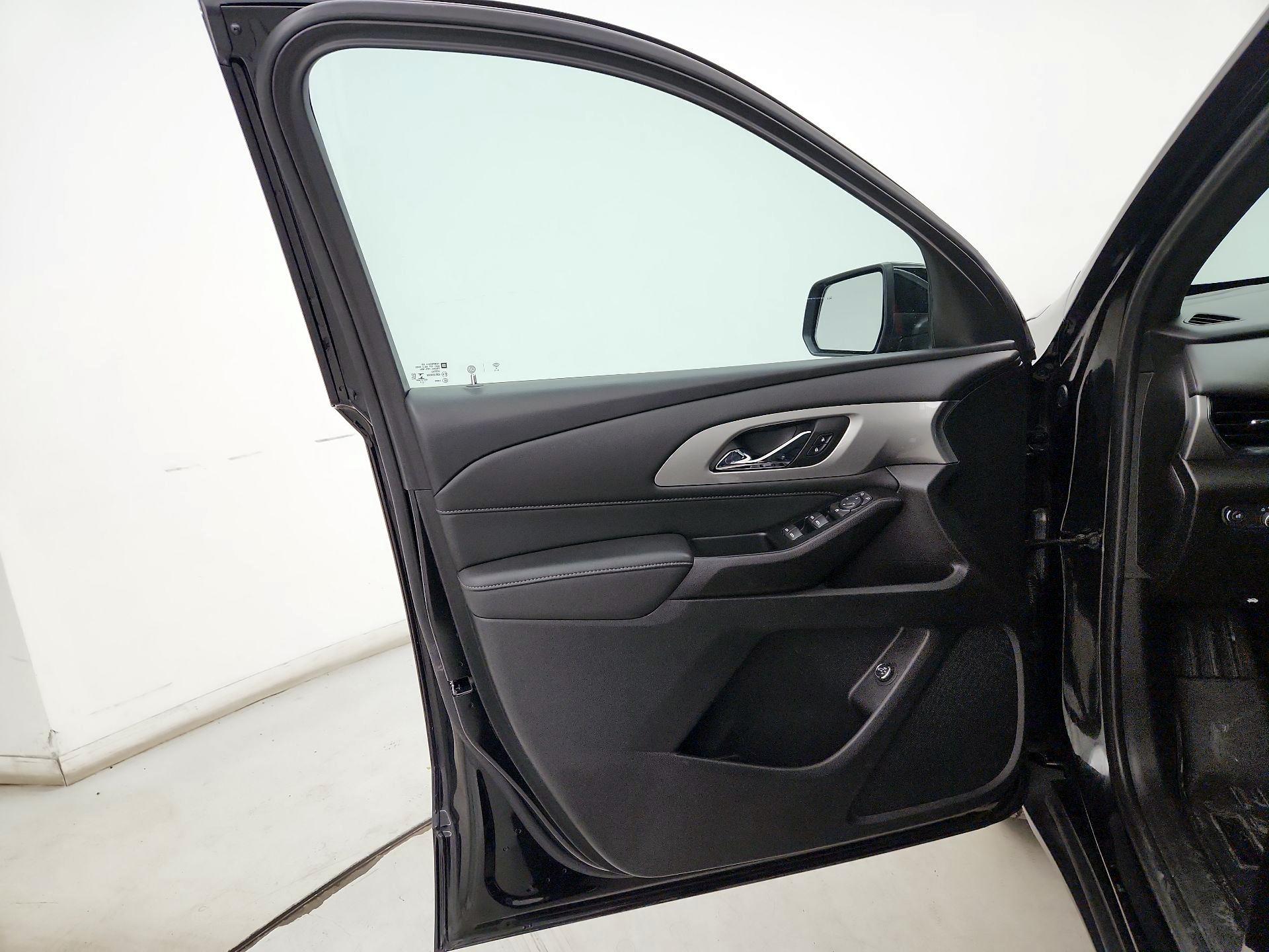 Thumbnail: 2023 Chevrolet Traverse - 12