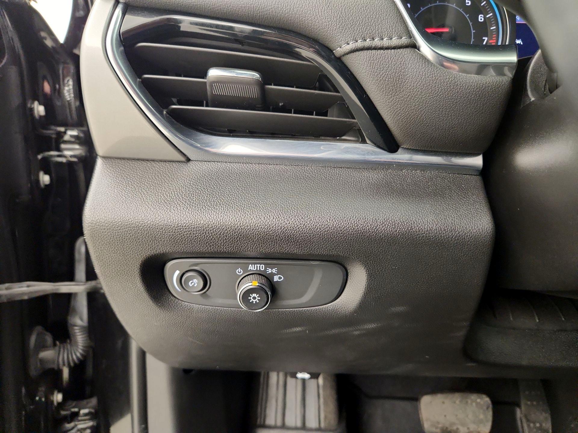 Thumbnail: 2023 Chevrolet Traverse - 13