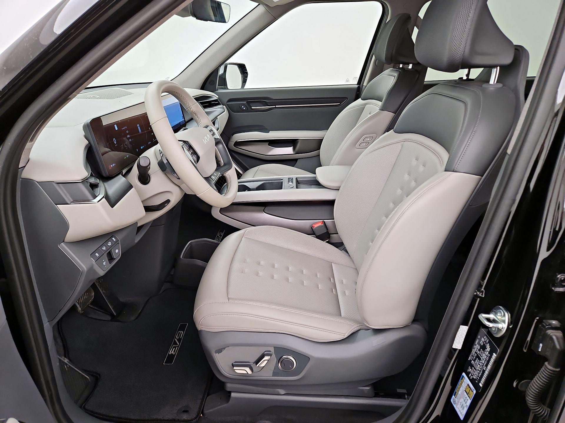 Thumbnail: 2024 Kia EV9 - 11