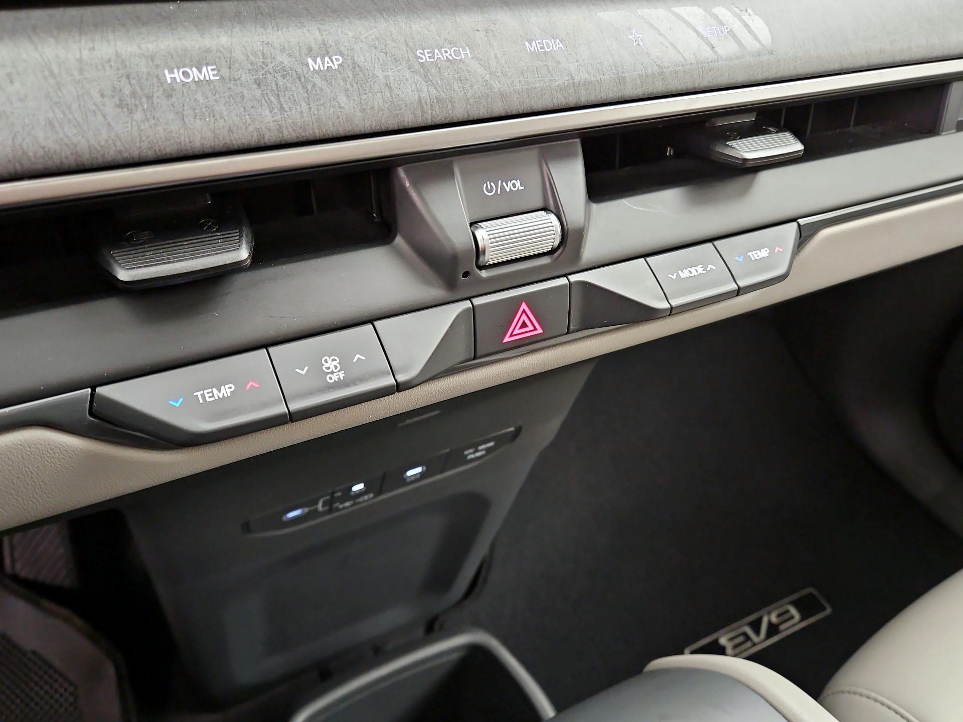 Thumbnail: 2024 Kia EV9 - 17