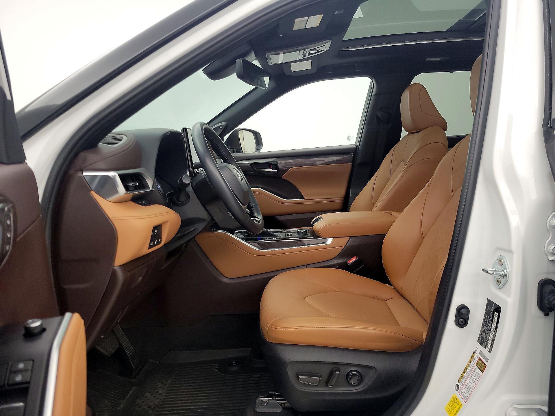 Thumbnail: 2022 Toyota Highlander - 11