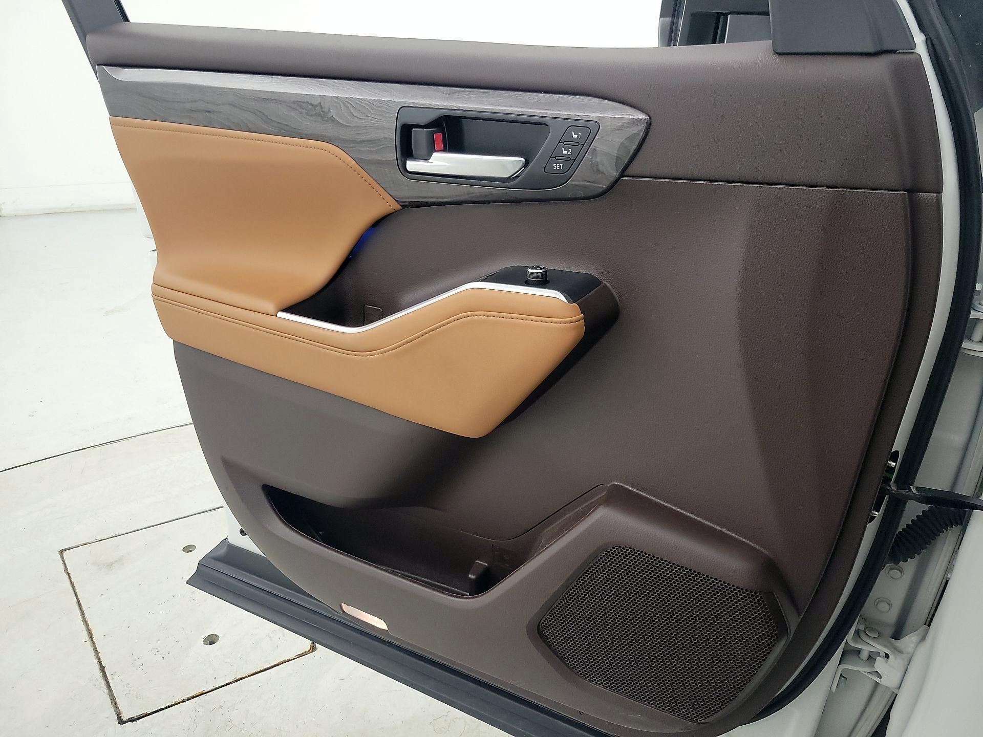 Thumbnail: 2022 Toyota Highlander - 12