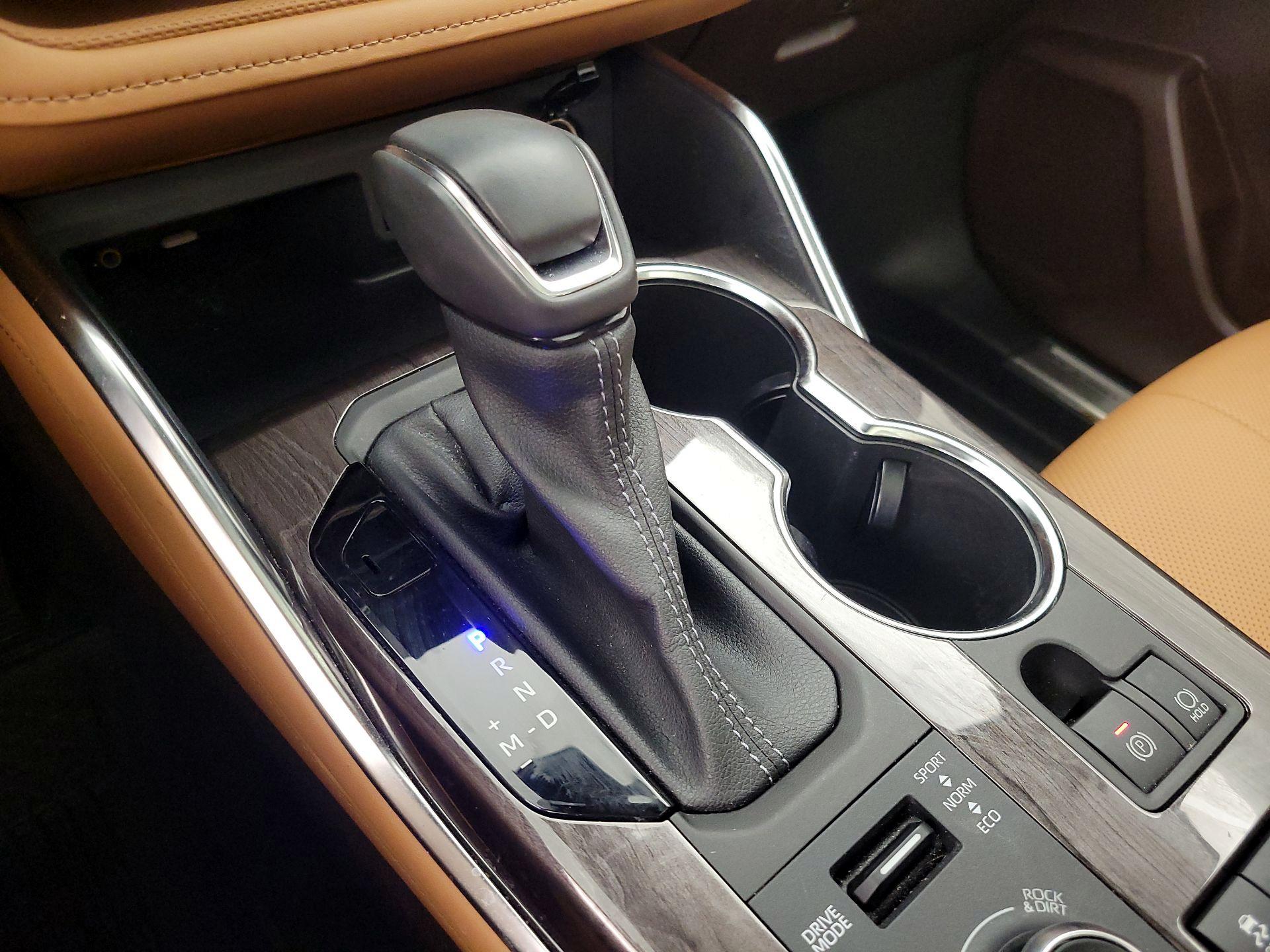 Thumbnail: 2022 Toyota Highlander - 18