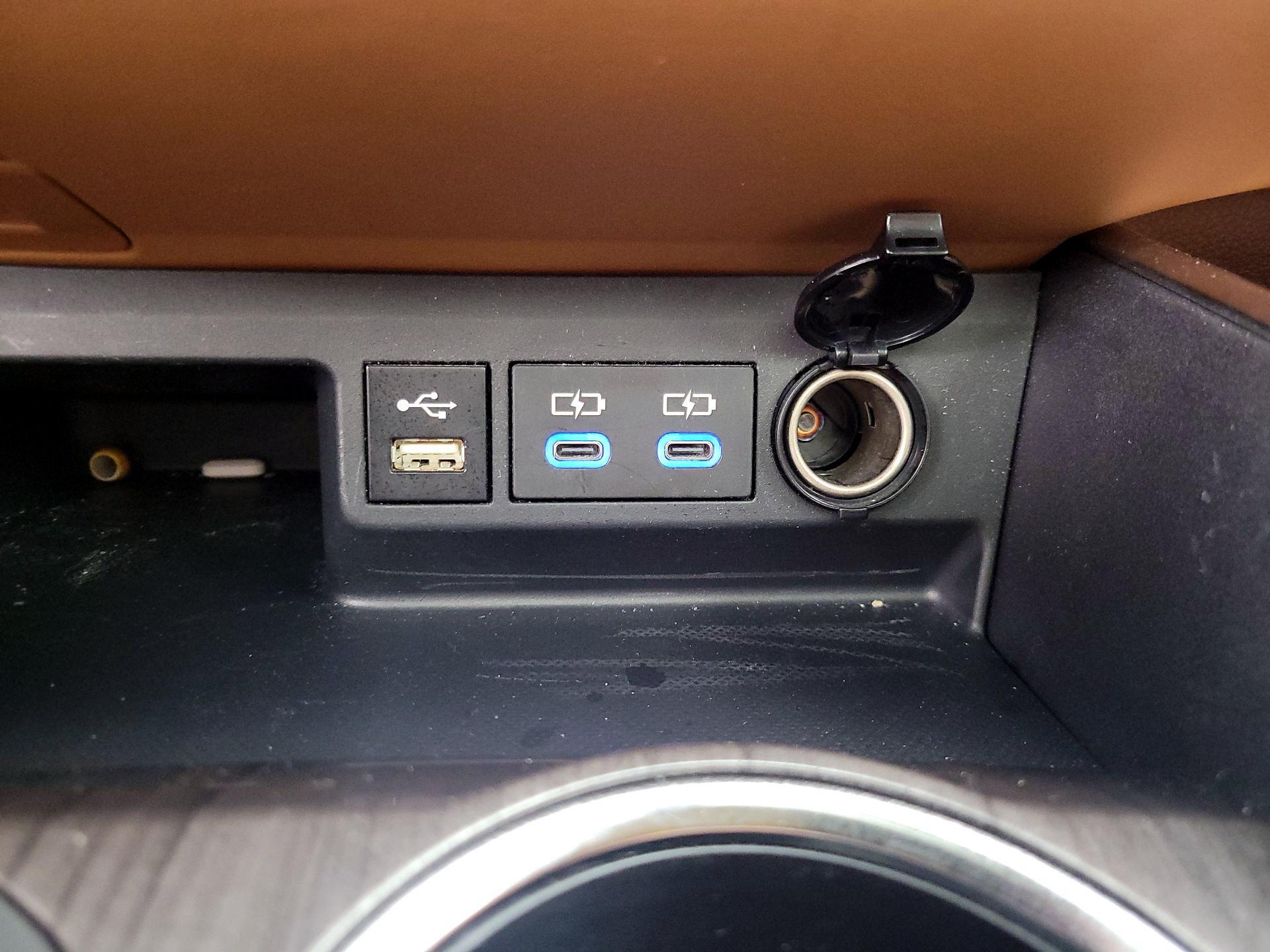 Thumbnail: 2022 Toyota Highlander - 19