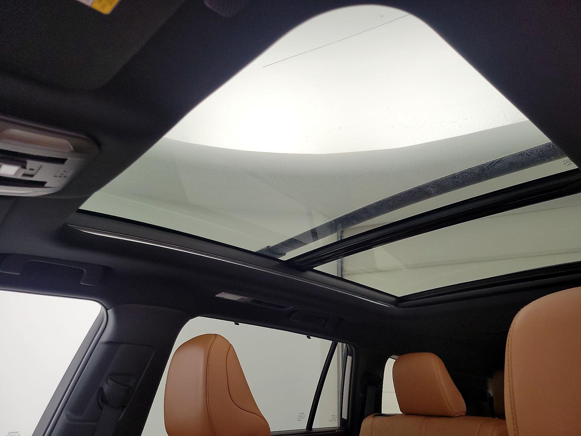 Thumbnail: 2022 Toyota Highlander - 20