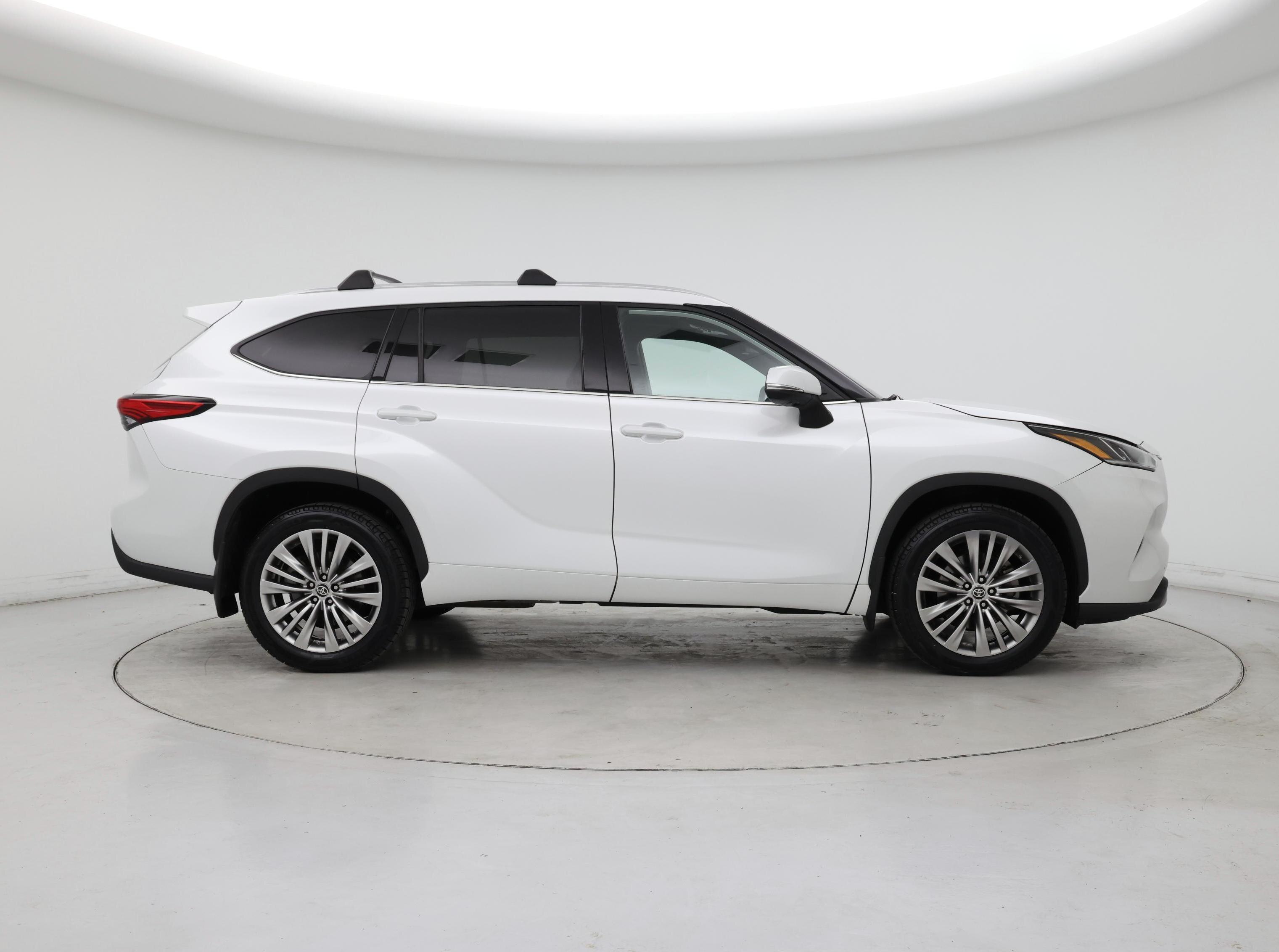 Thumbnail: 2022 Toyota Highlander - 7