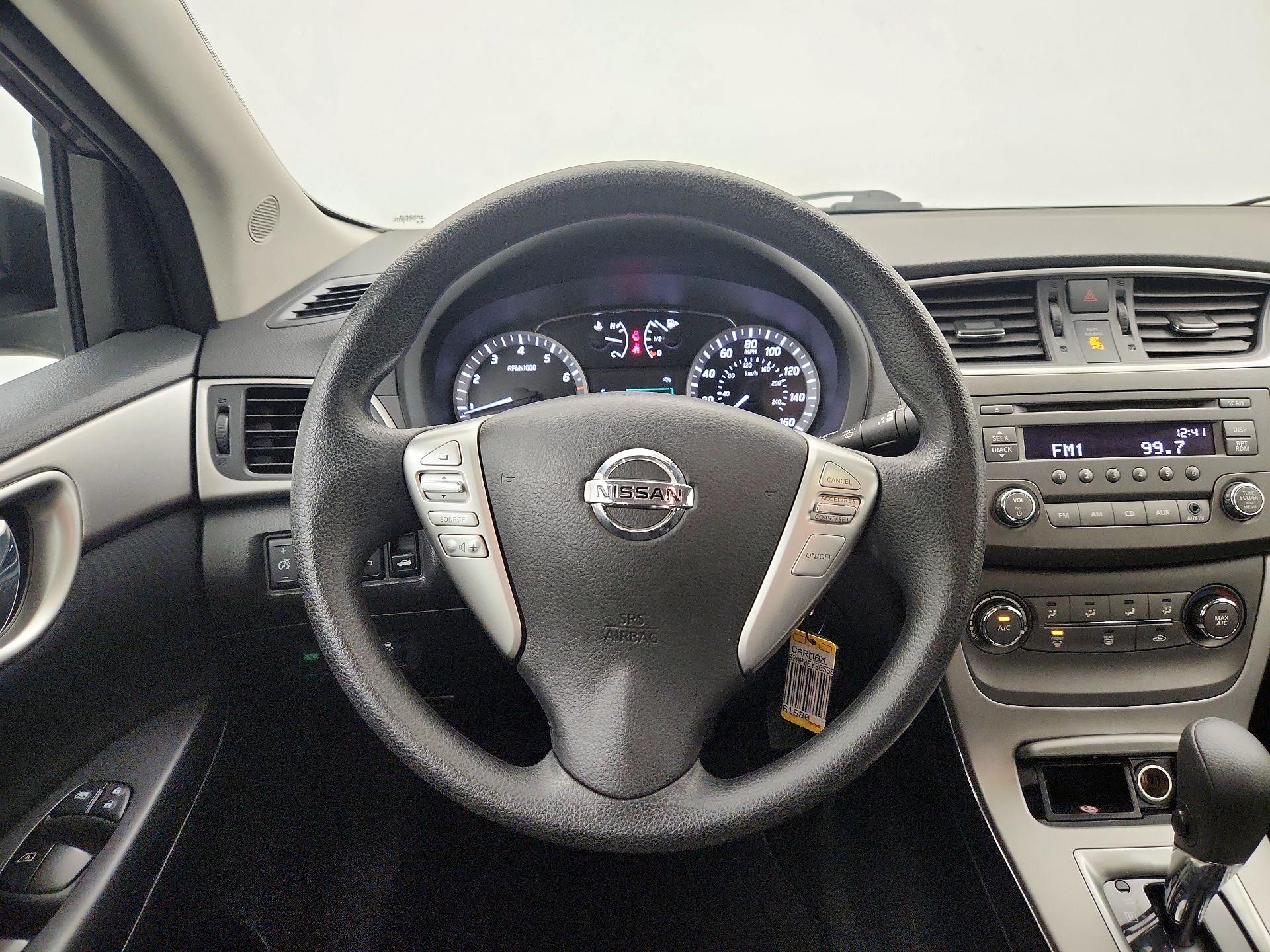 Thumbnail: 2014 Nissan Sentra - 10
