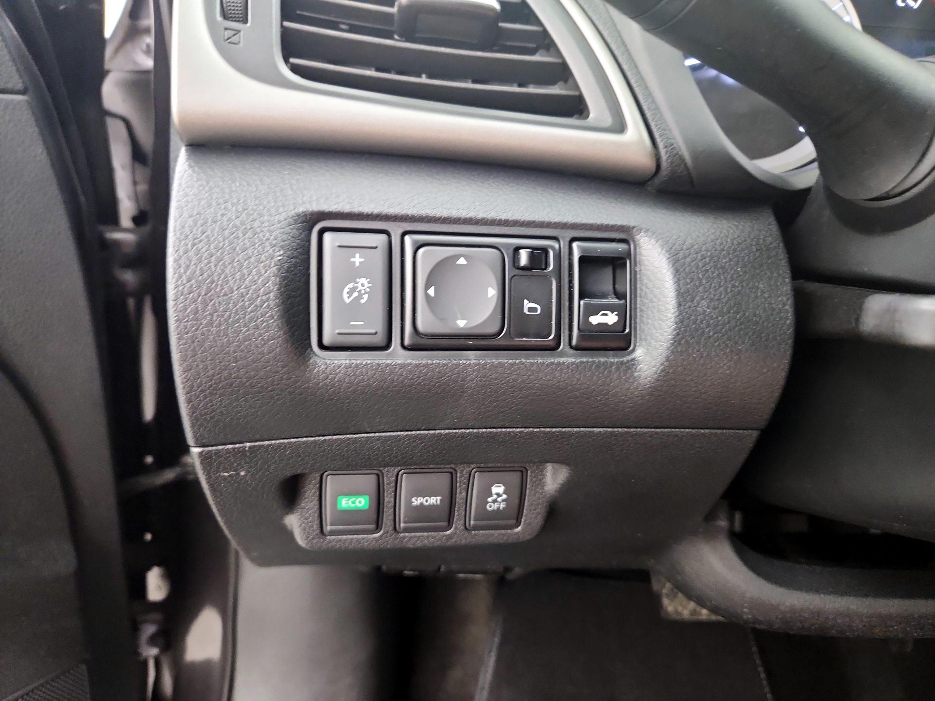 Thumbnail: 2014 Nissan Sentra - 13