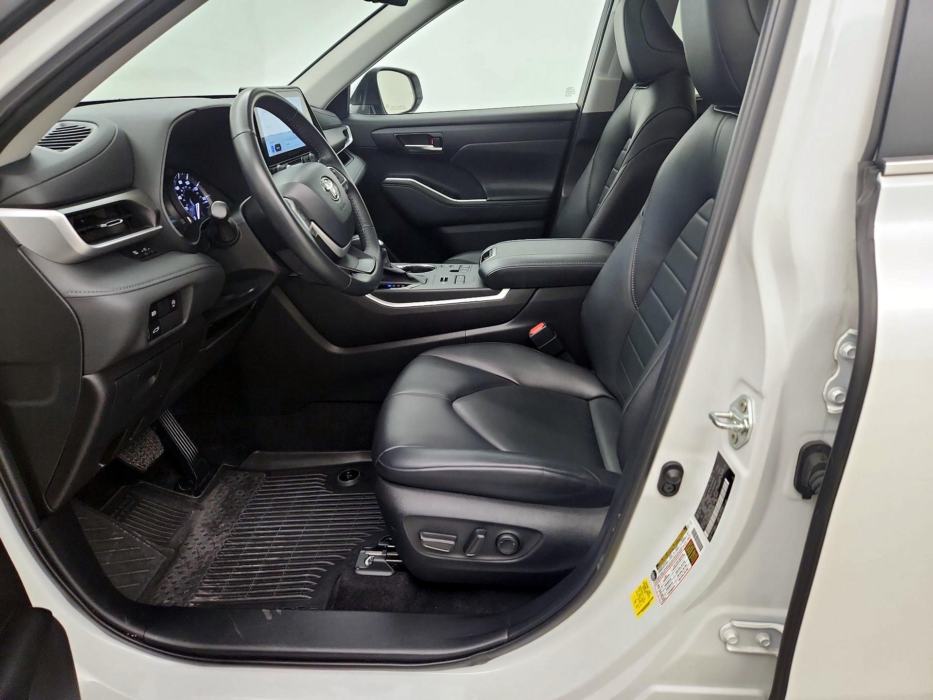 Thumbnail: 2024 Toyota Highlander - 11