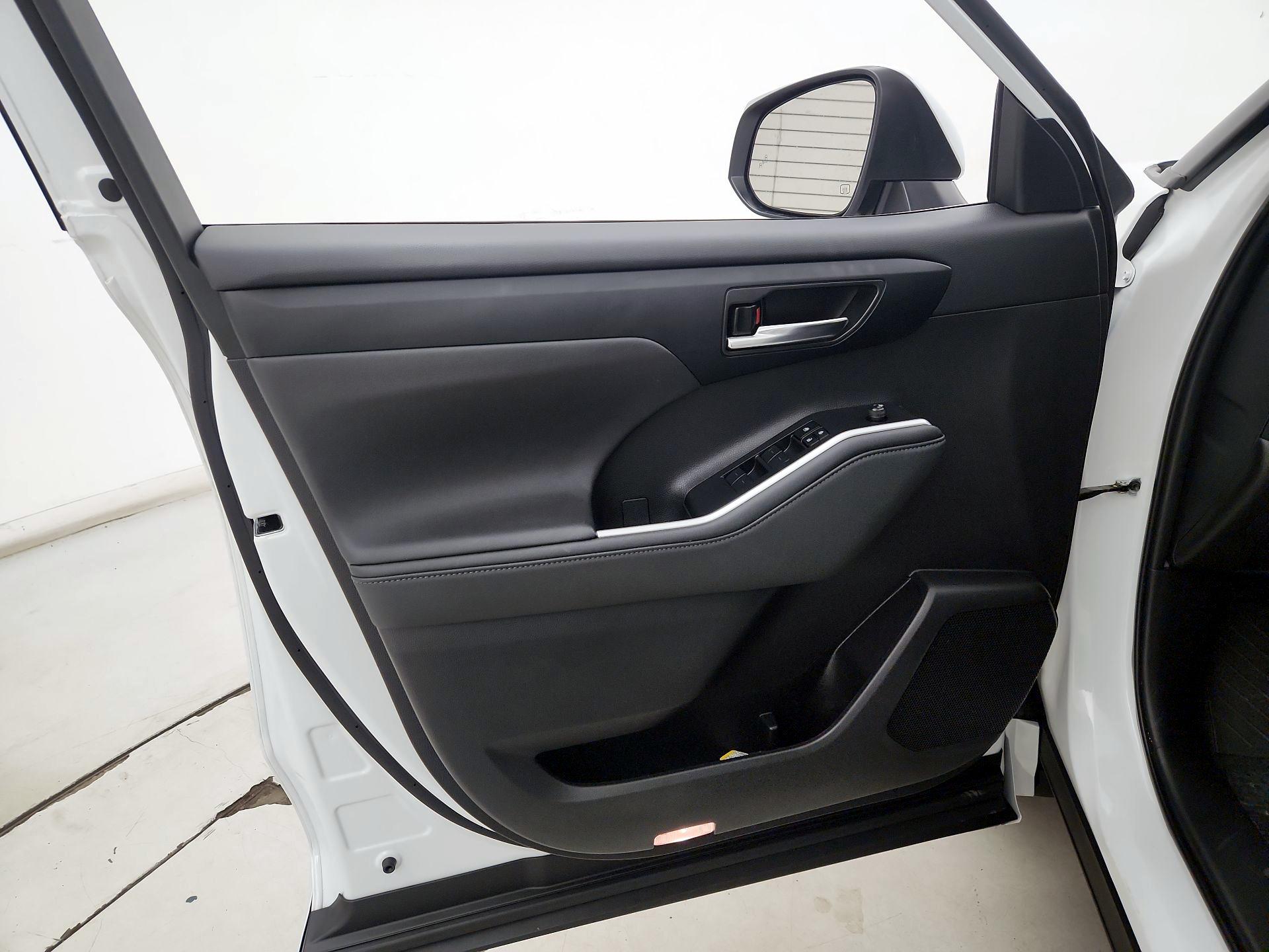 Thumbnail: 2024 Toyota Highlander - 12