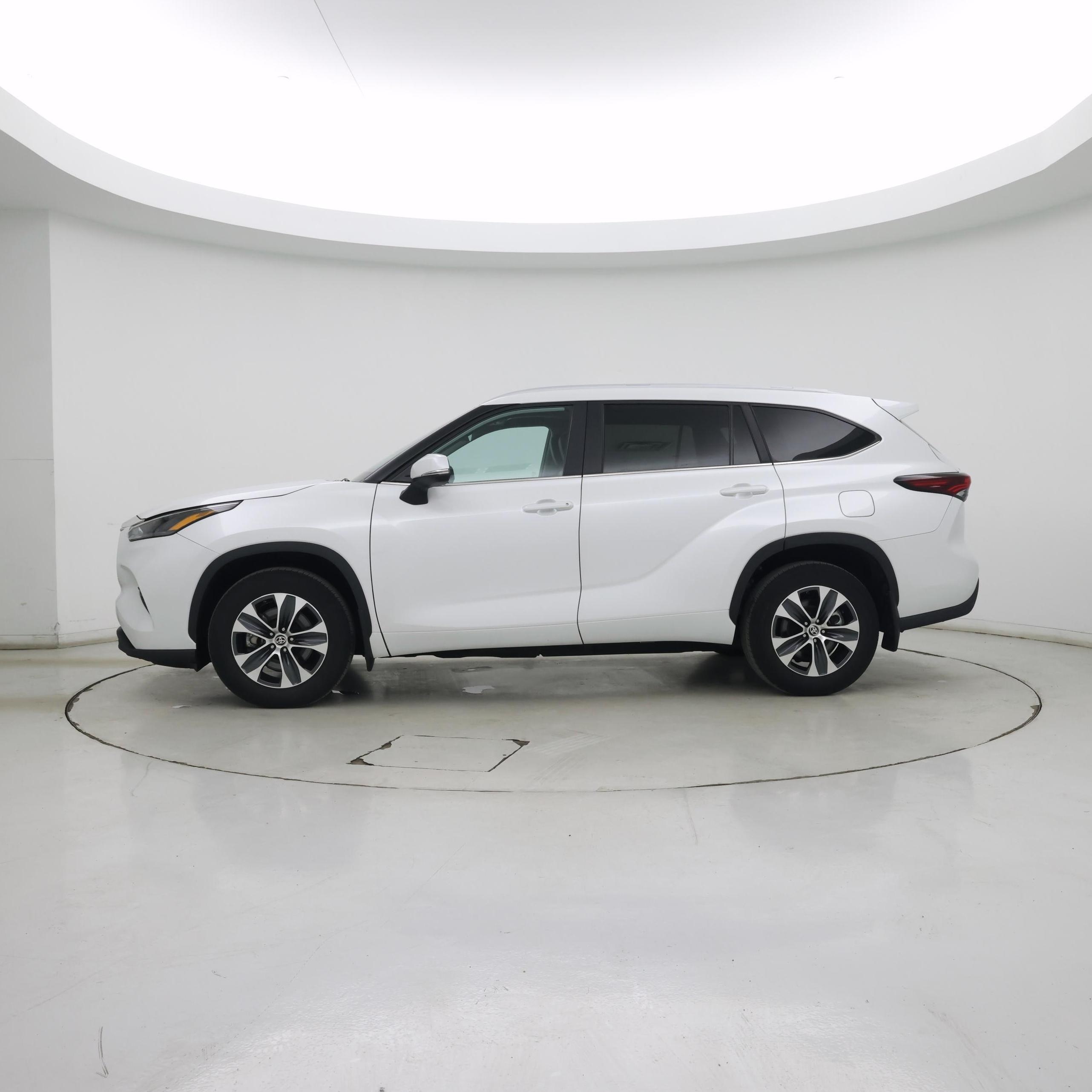 Thumbnail: 2024 Toyota Highlander - 3