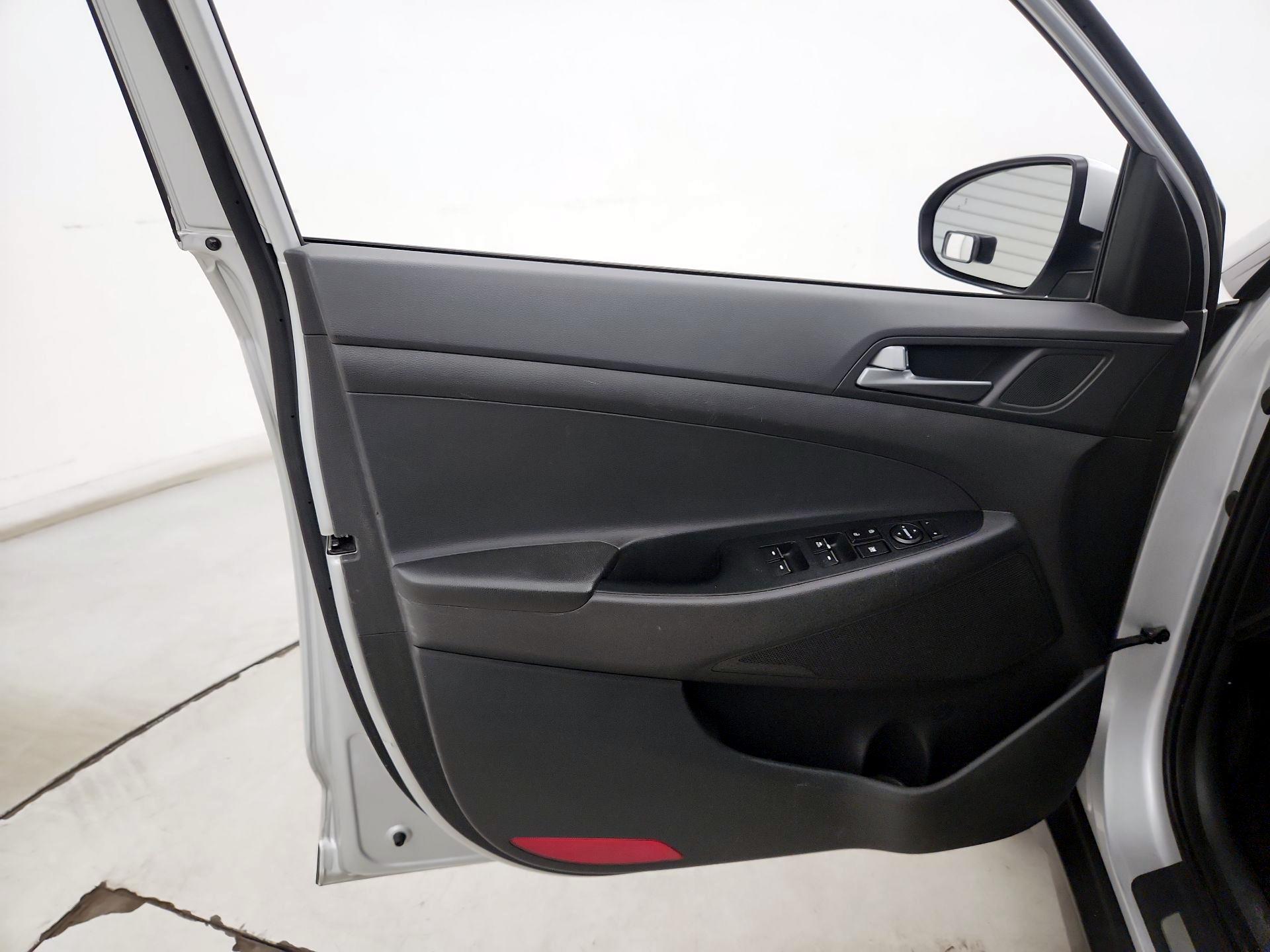 Thumbnail: 2016 Hyundai Tucson - 12
