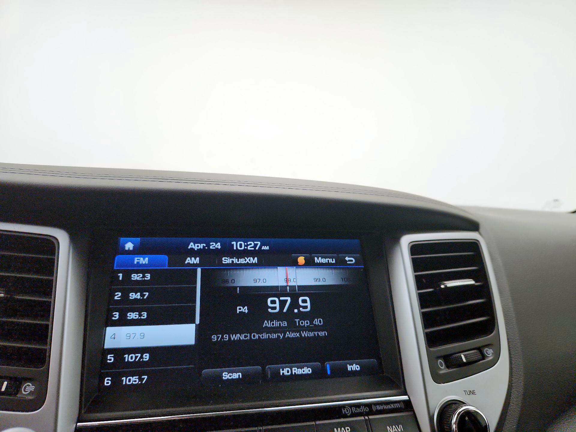 Thumbnail: 2016 Hyundai Tucson - 16