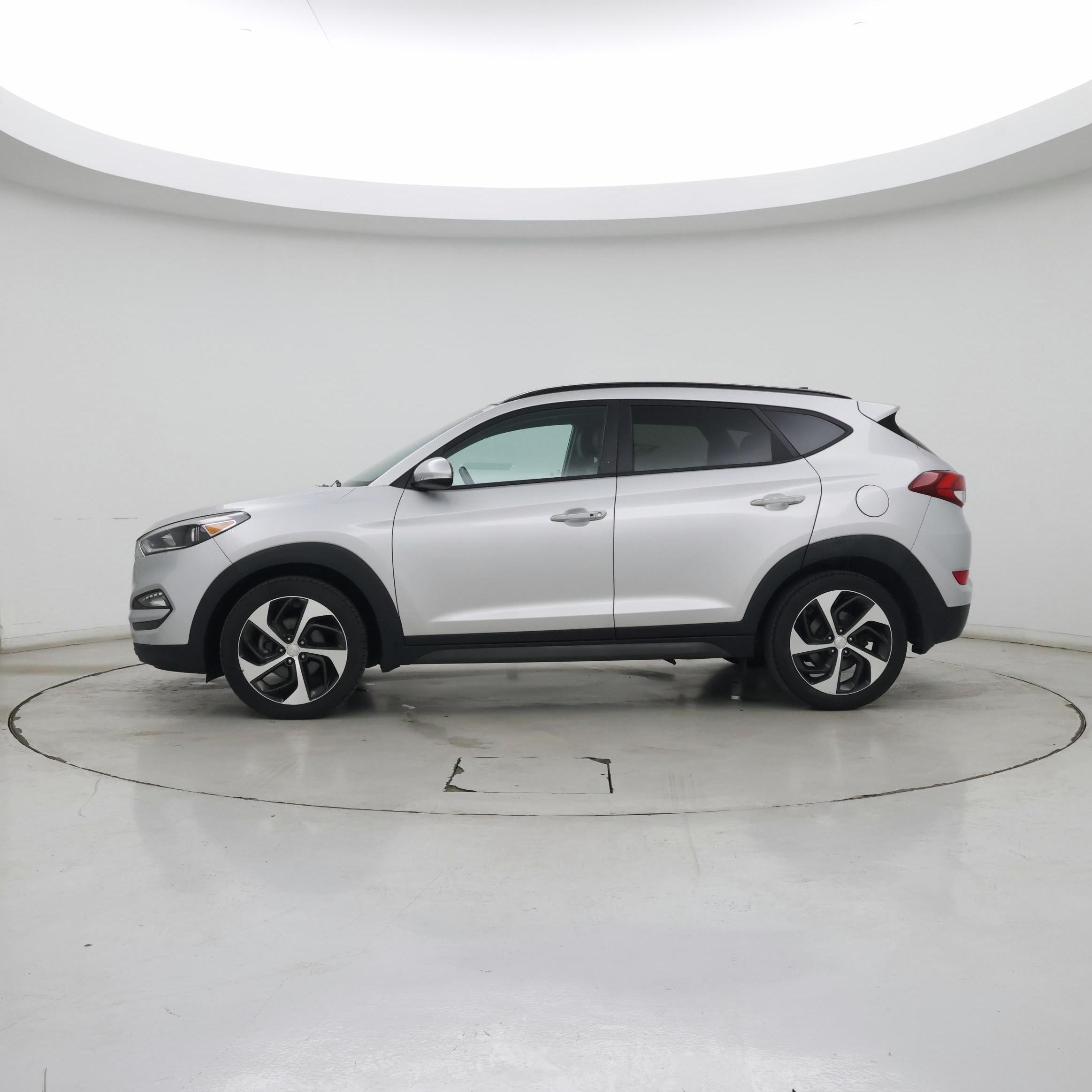 Thumbnail: 2016 Hyundai Tucson - 3