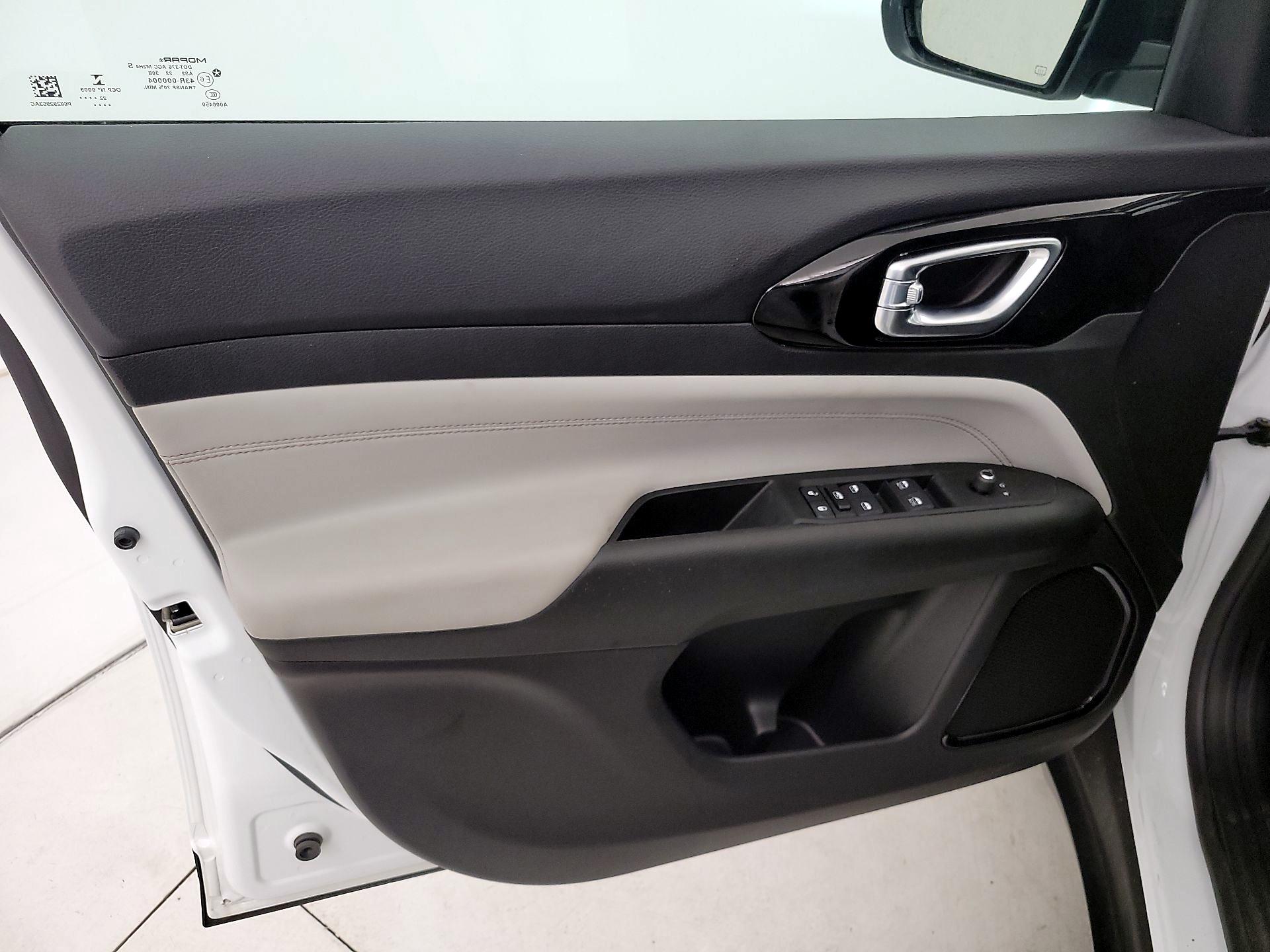 Thumbnail: 2022 Jeep Compass - 12