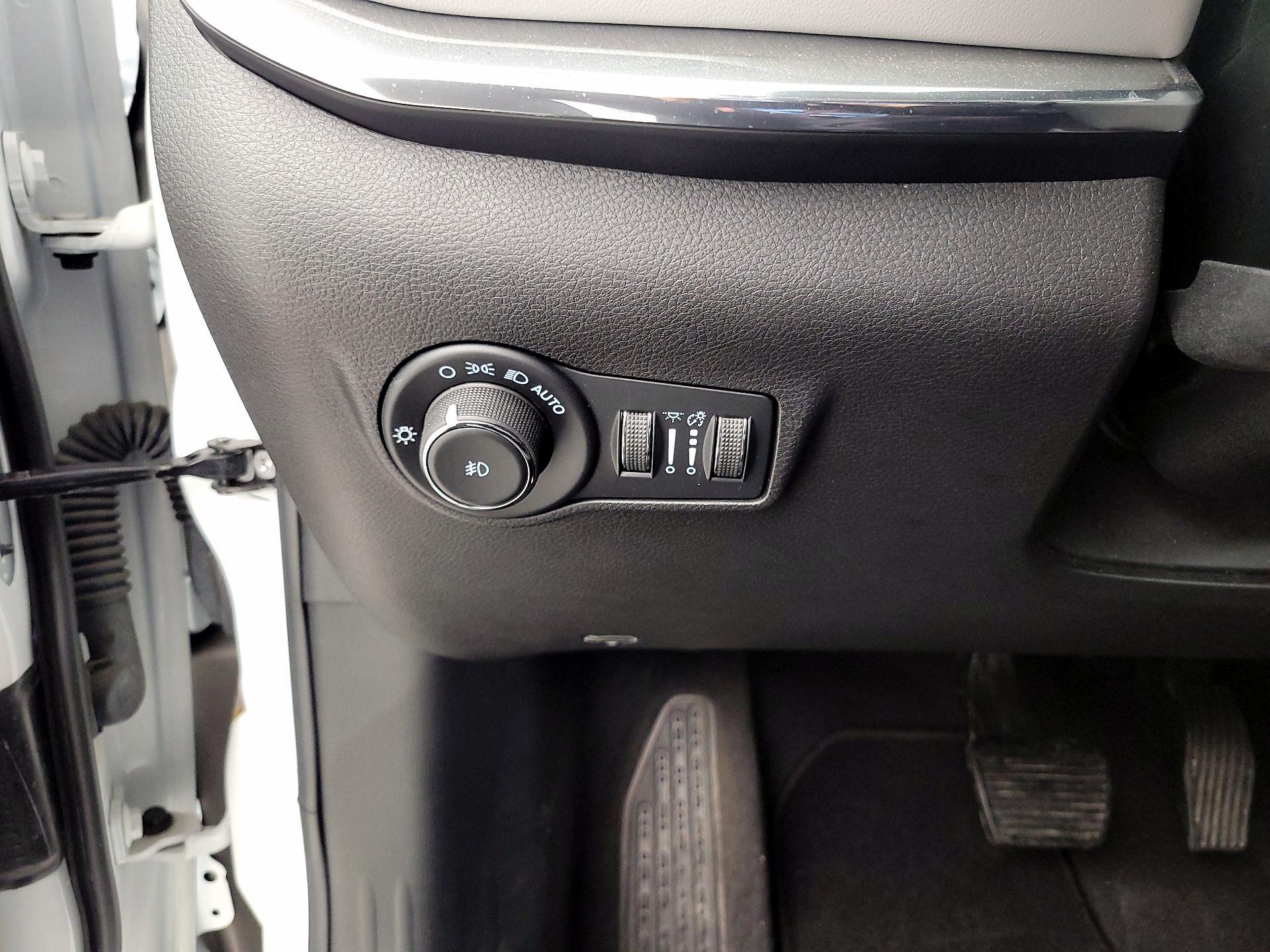 Thumbnail: 2022 Jeep Compass - 13