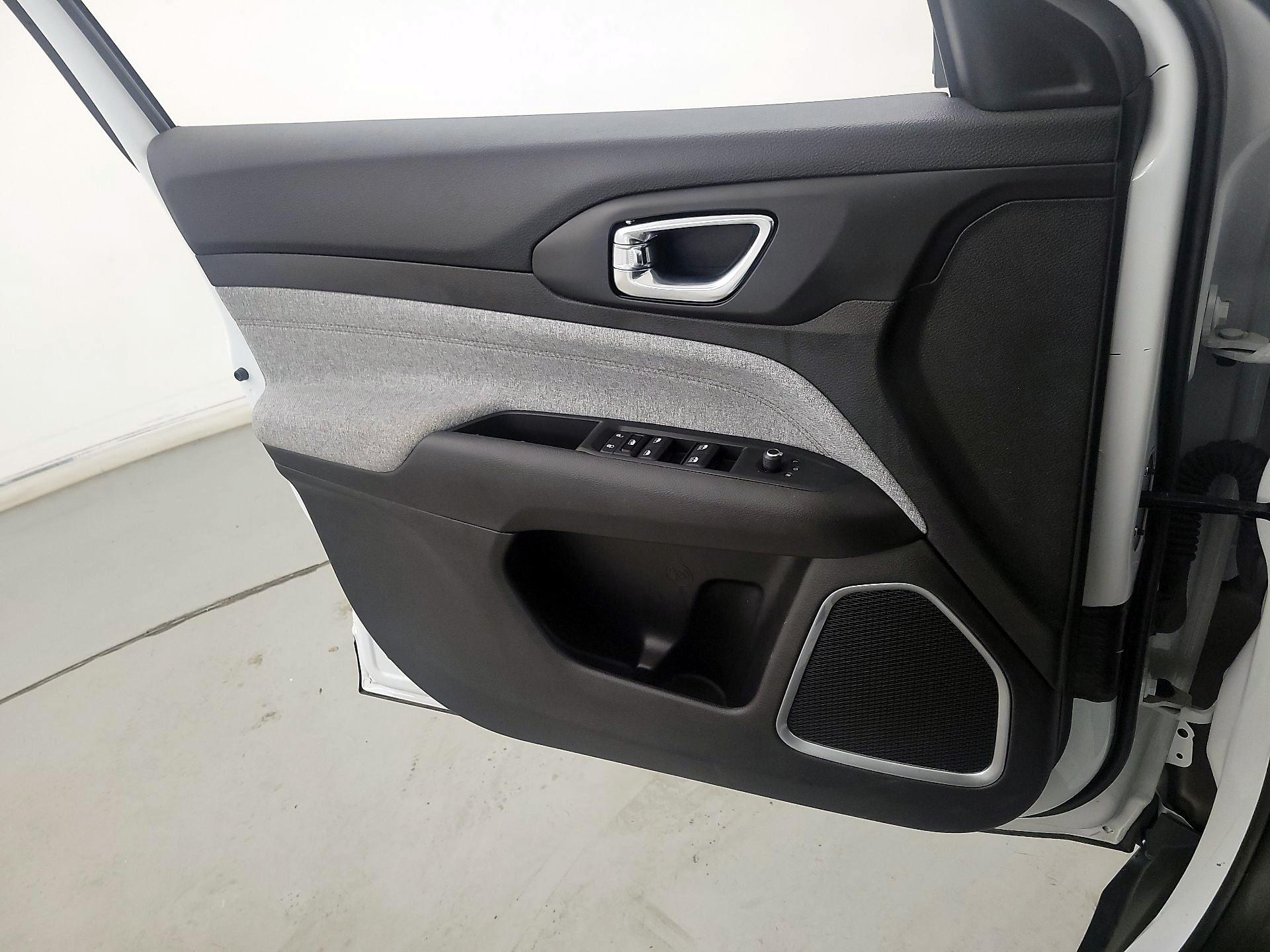 Thumbnail: 2022 Jeep Compass - 12