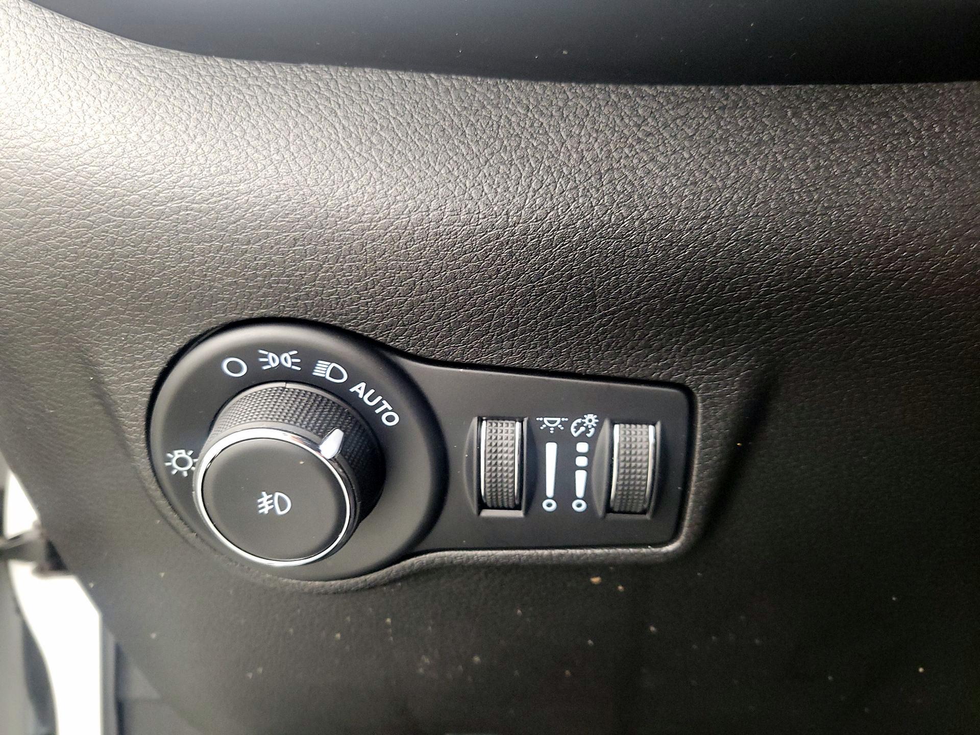 Thumbnail: 2022 Jeep Compass - 13