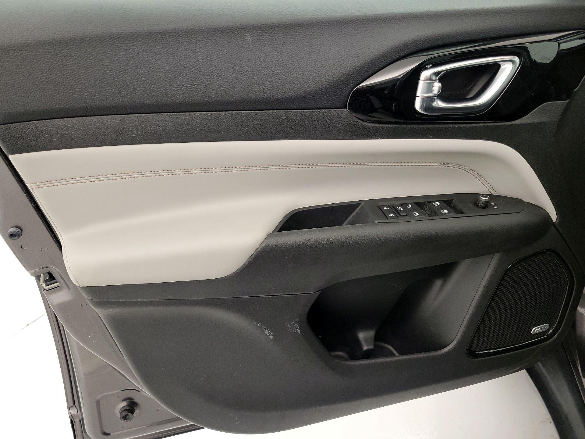 Thumbnail: 2022 Jeep Compass - 12