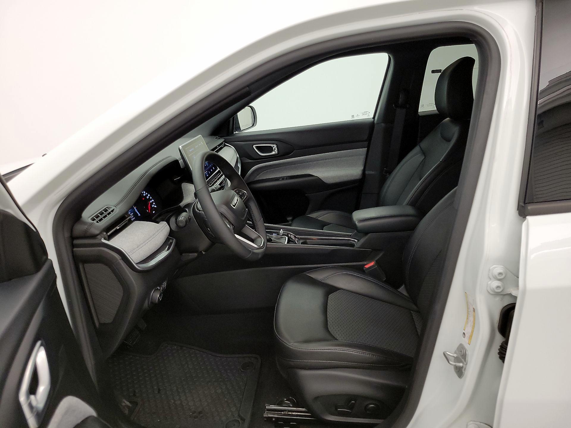 Thumbnail: 2023 Jeep Compass - 11