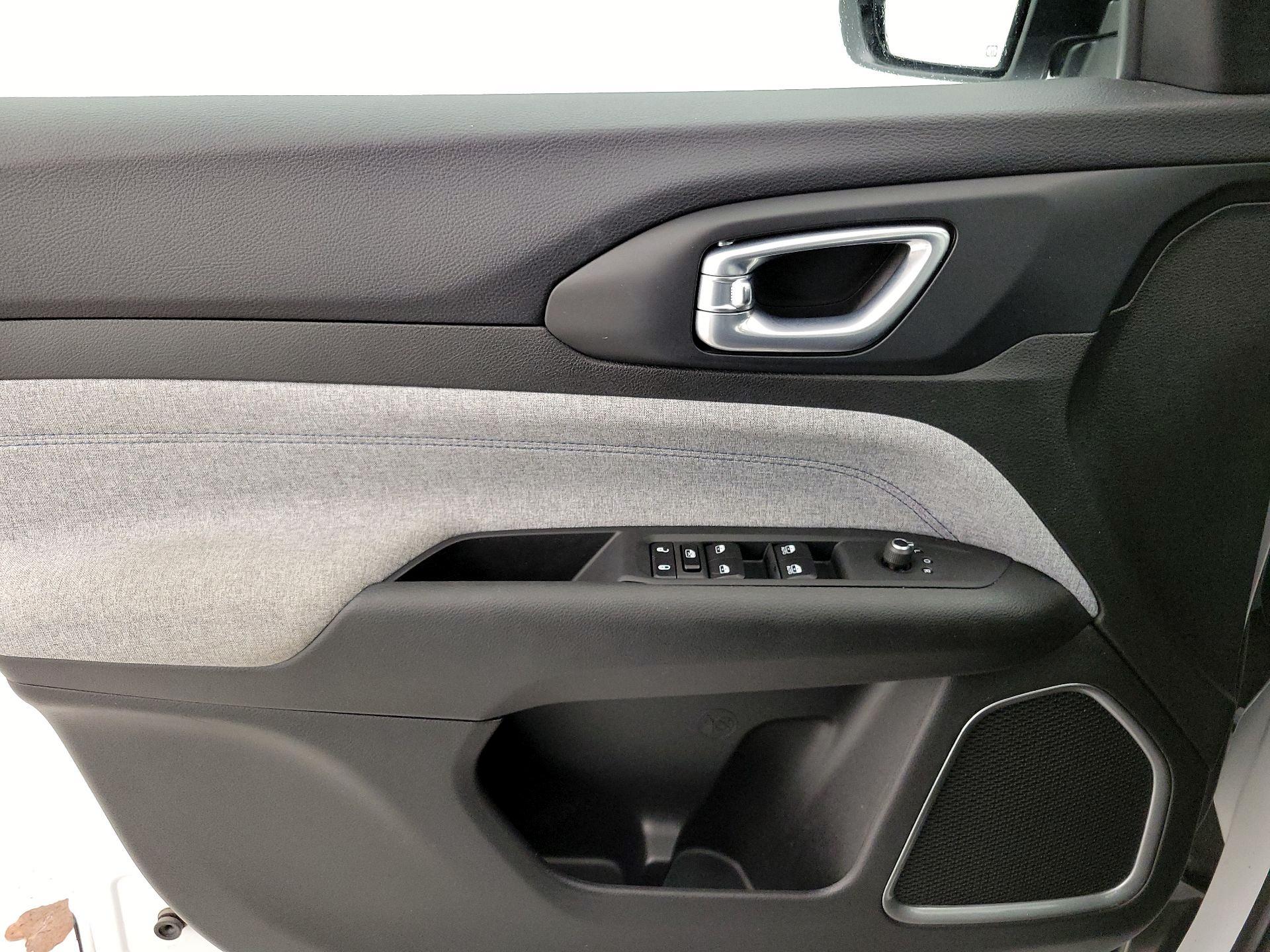 Thumbnail: 2023 Jeep Compass - 12