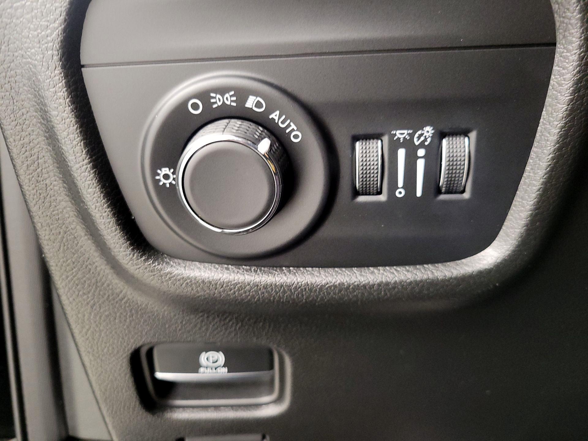 Thumbnail: 2023 Jeep Grand Cherokee - 11