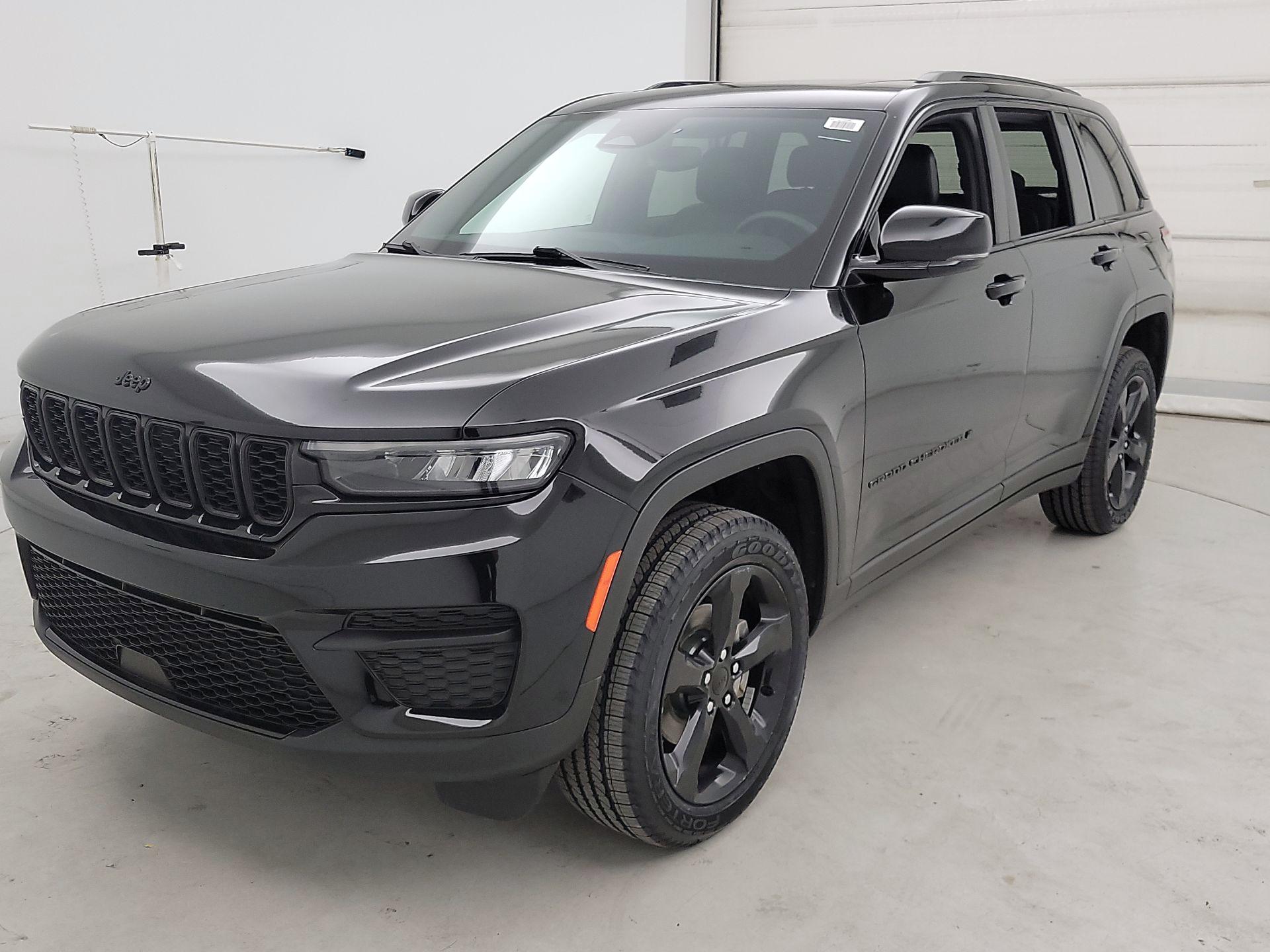 Thumbnail: 2023 Jeep Grand Cherokee - 3