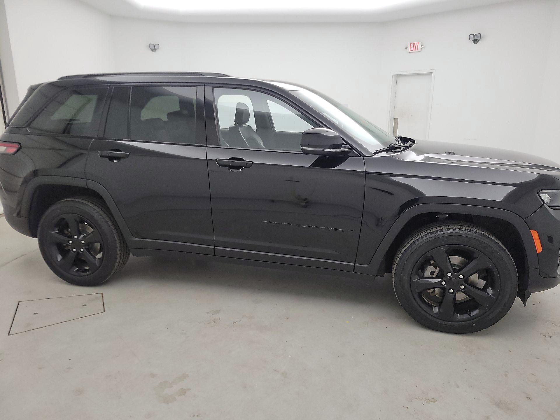 Thumbnail: 2023 Jeep Grand Cherokee - 4