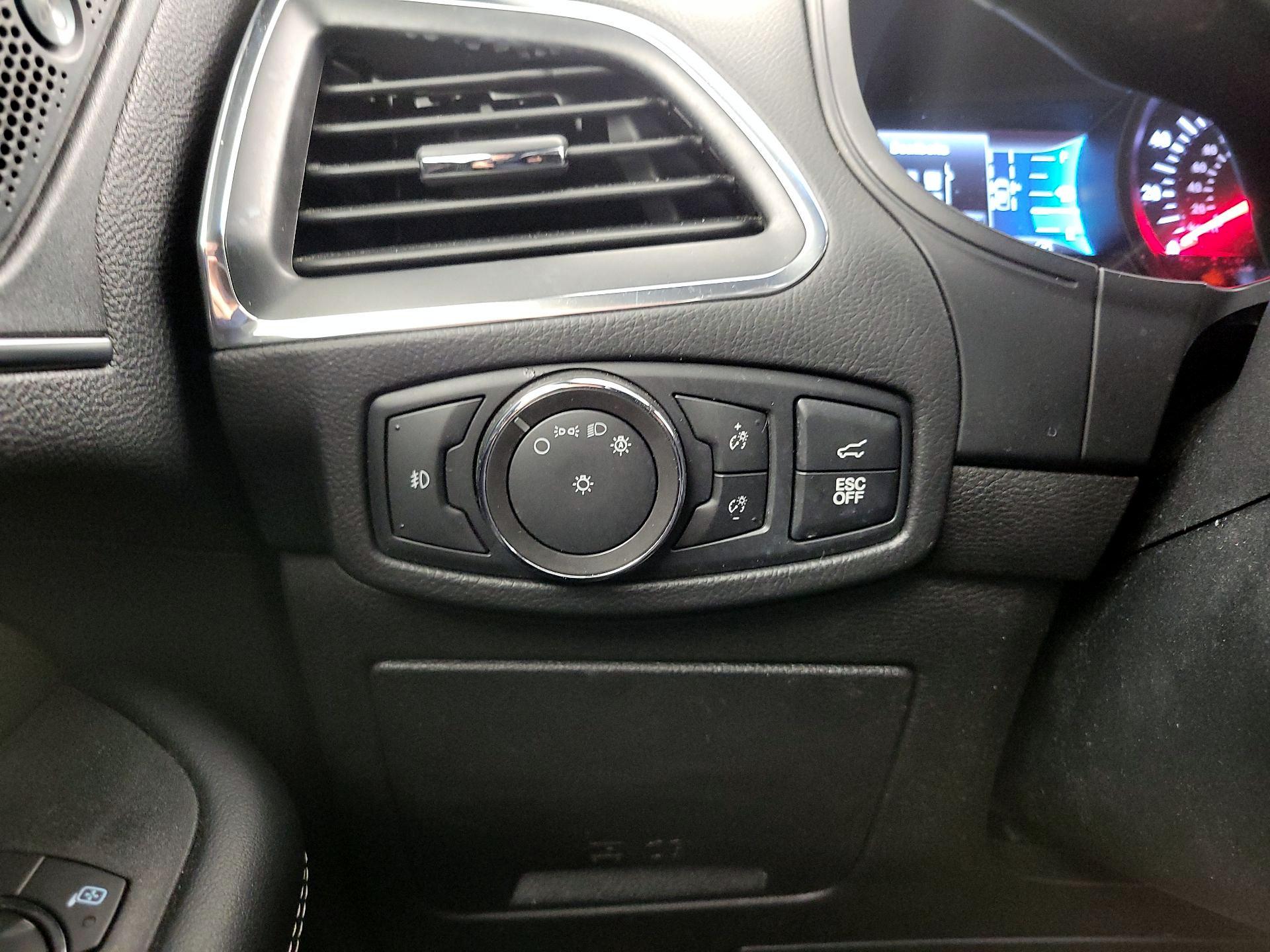 Thumbnail: 2022 Ford Edge - 13