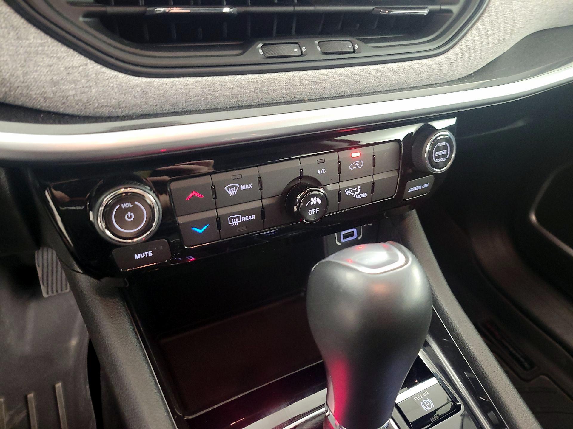 Thumbnail: 2022 Jeep Compass - 16