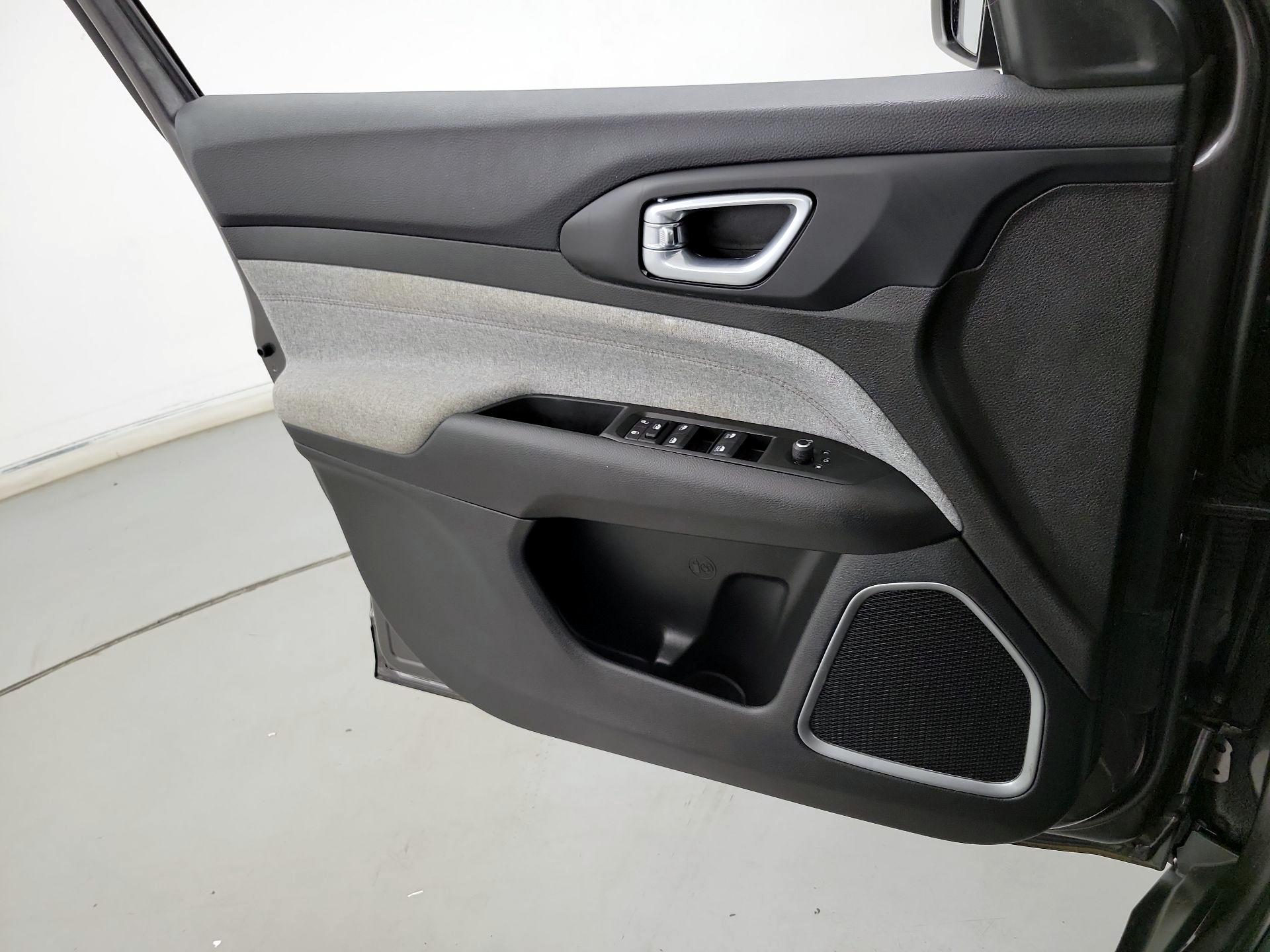 Thumbnail: 2022 Jeep Compass - 12