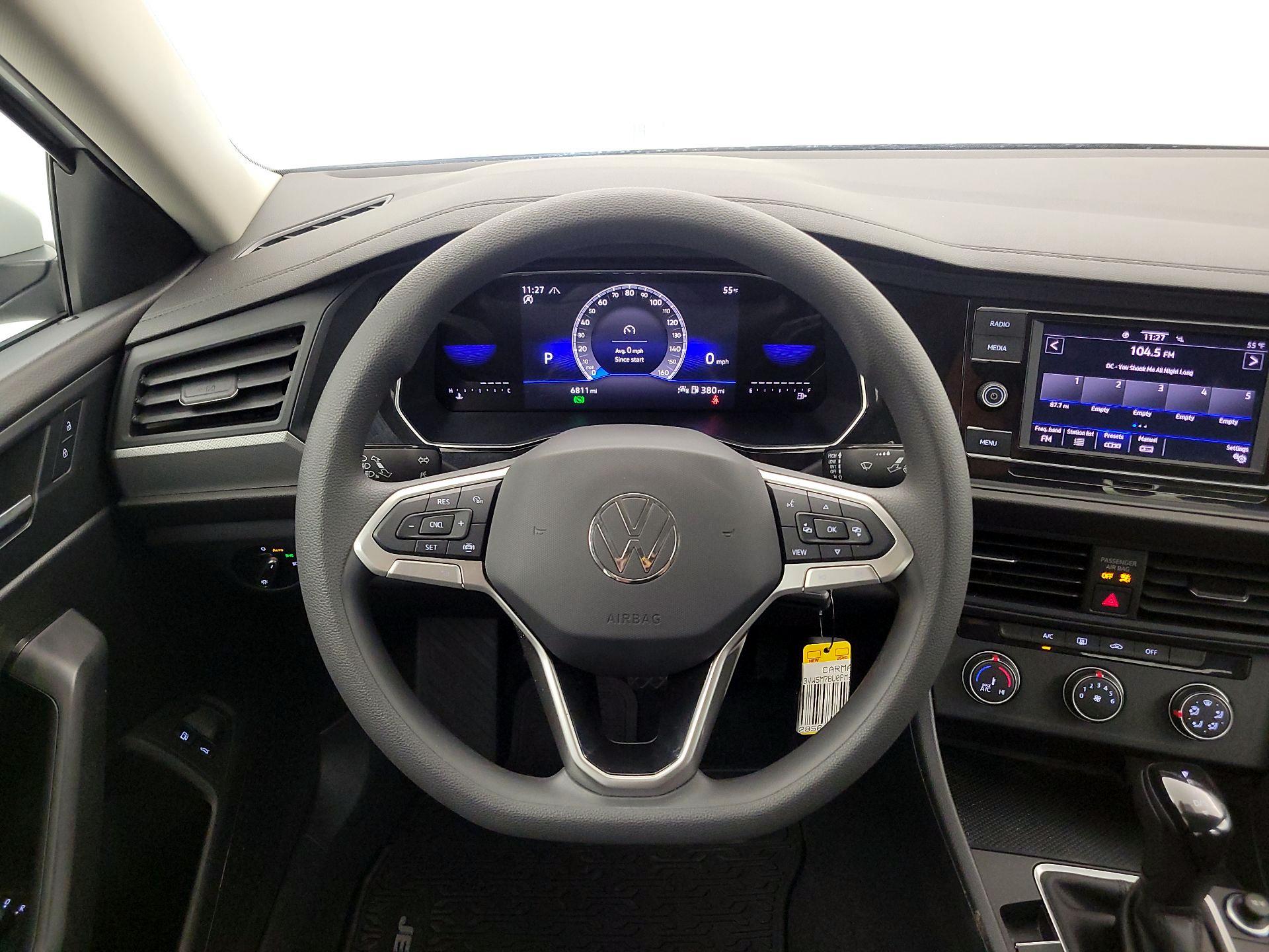 Thumbnail: 2023 Volkswagen Jetta - 10