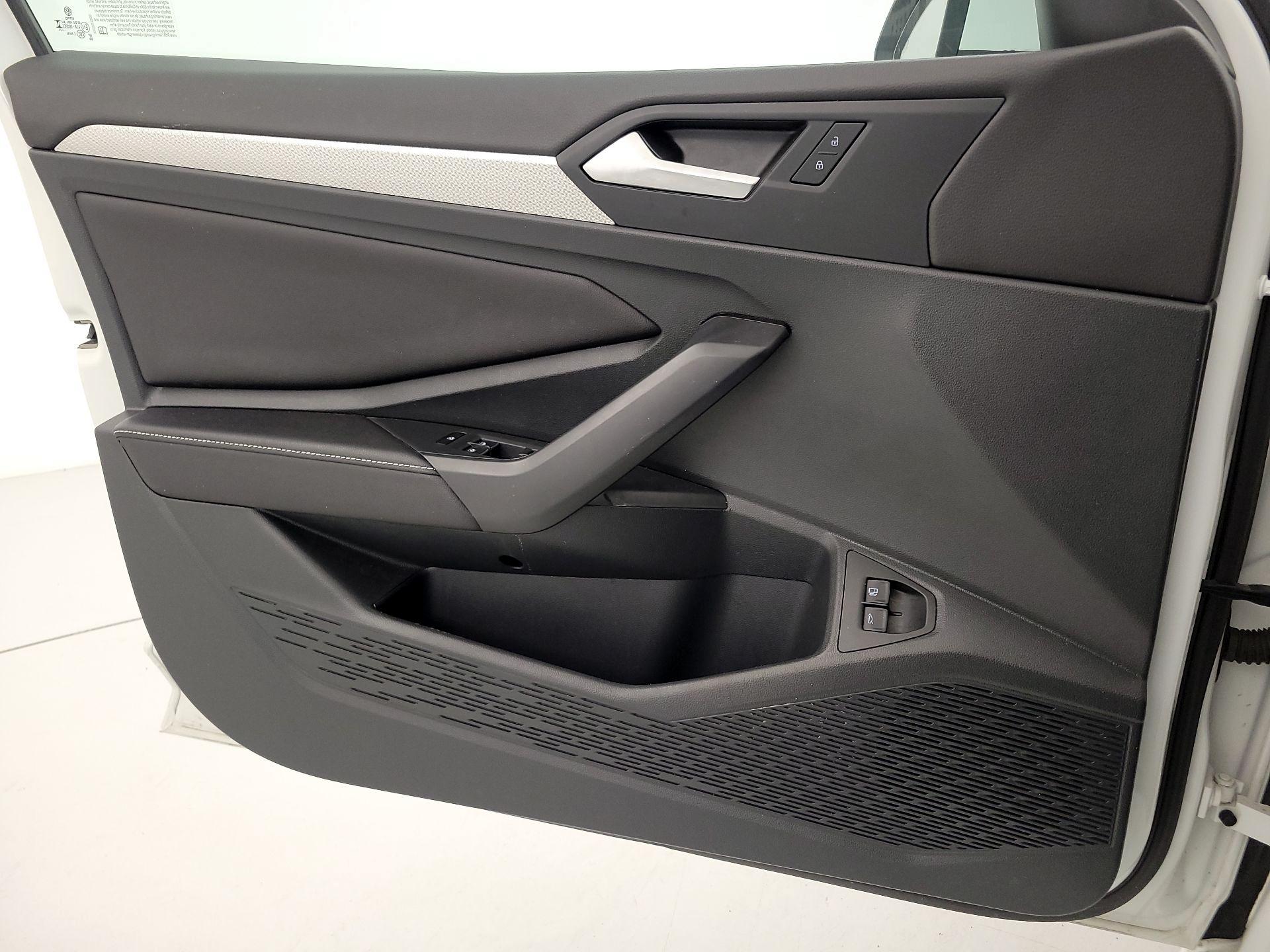 Thumbnail: 2023 Volkswagen Jetta - 12