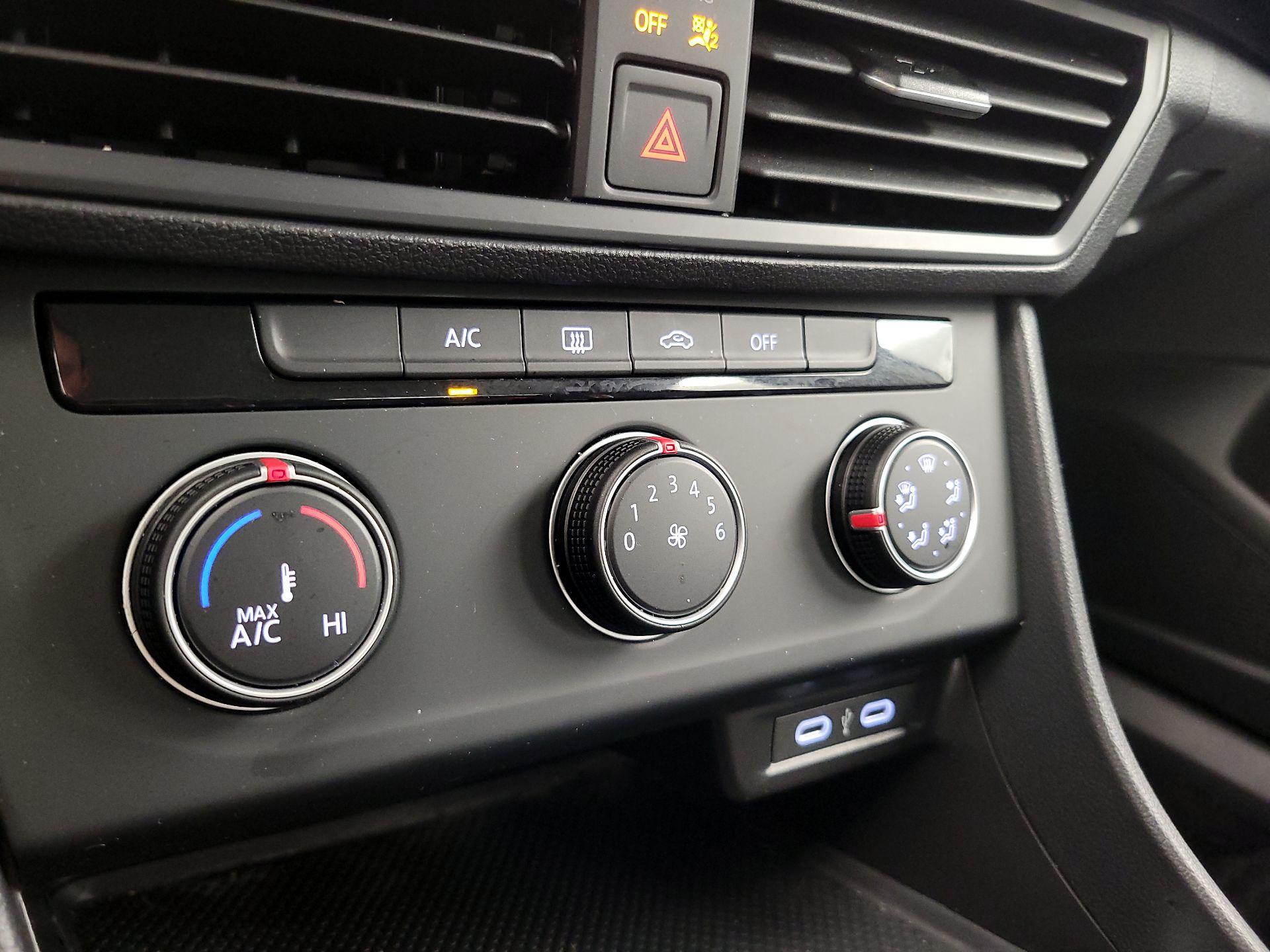 Thumbnail: 2023 Volkswagen Jetta - 16