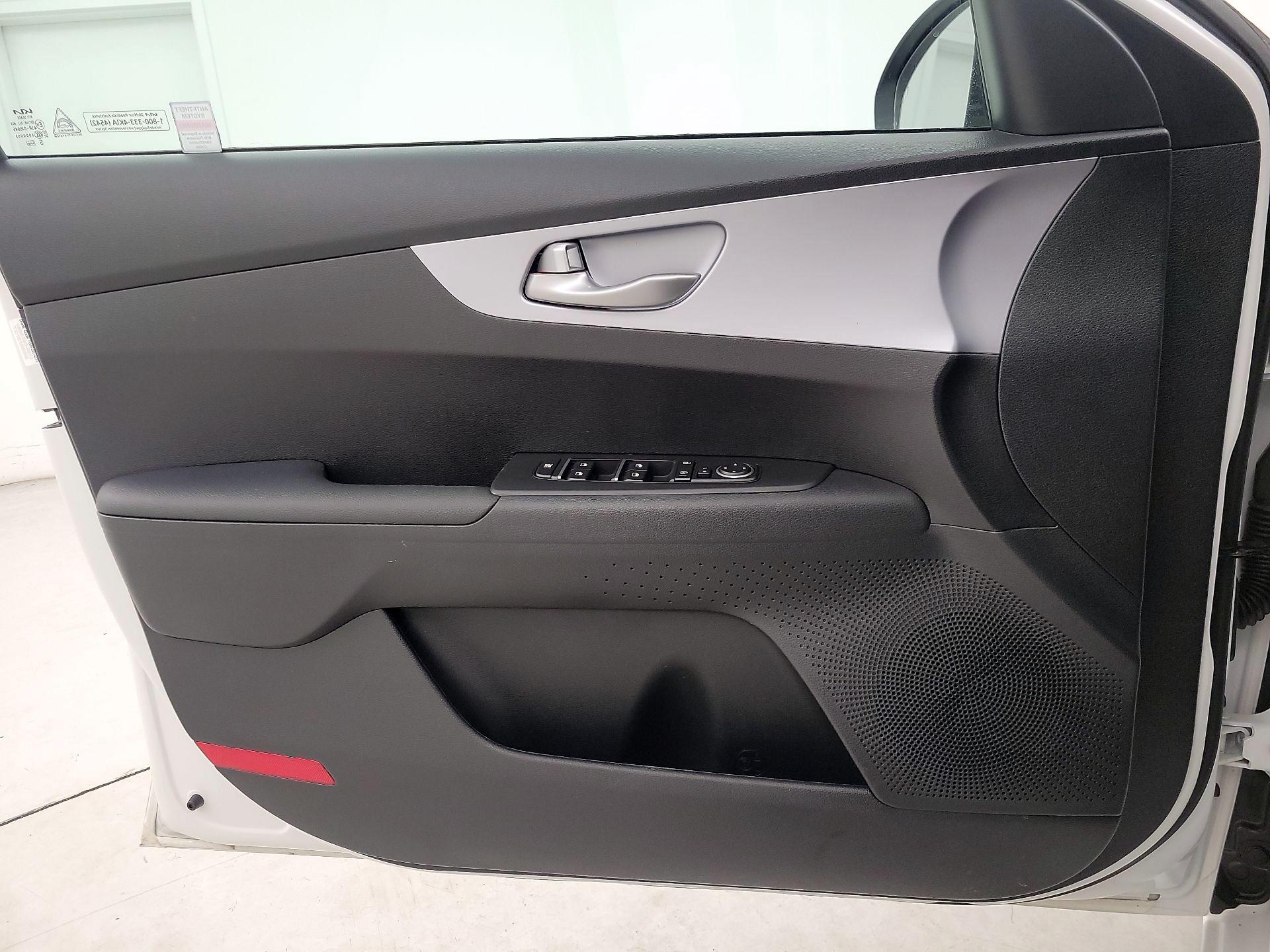 Thumbnail: 2024 Kia Forte - 10