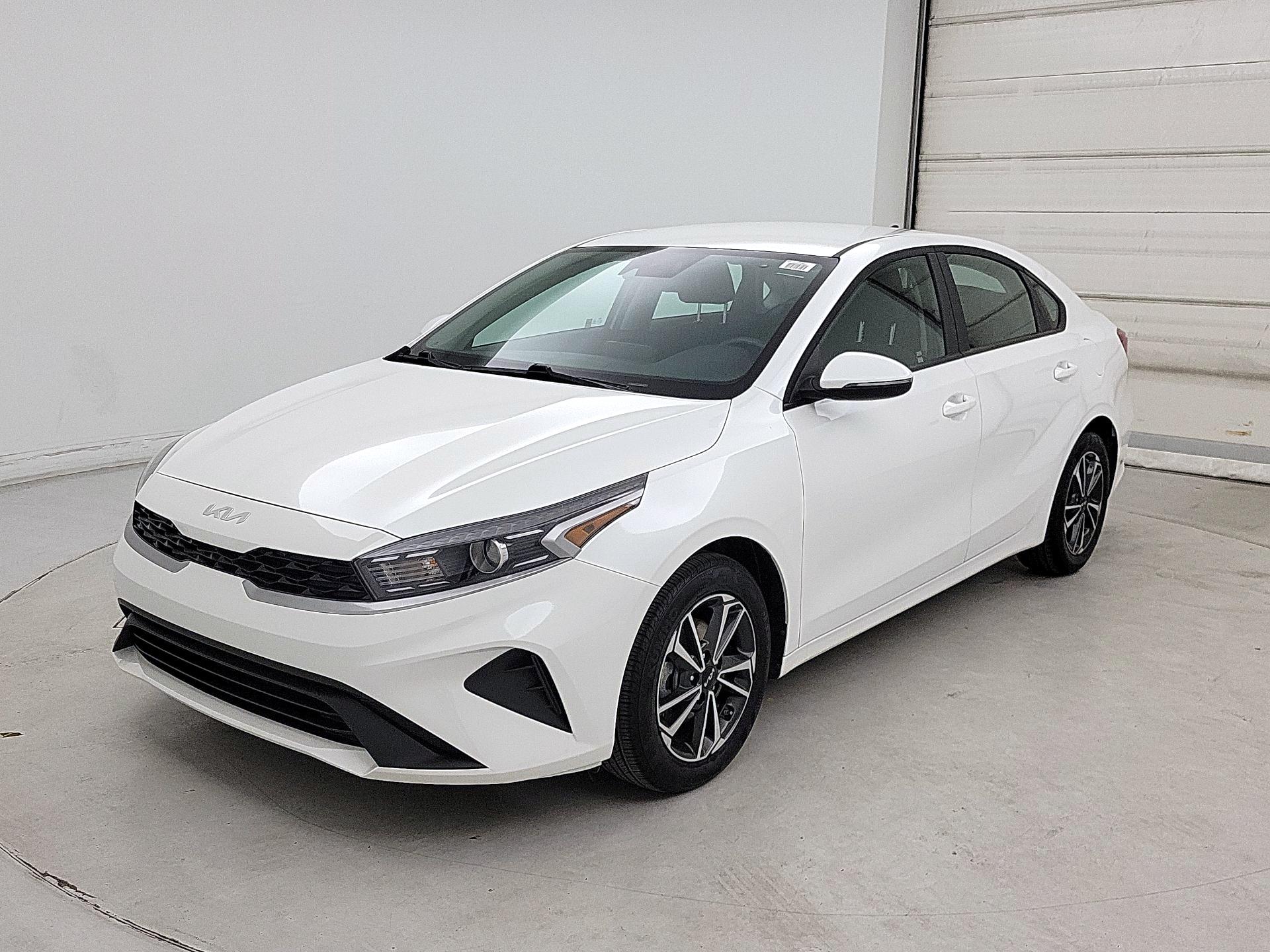 Thumbnail: 2024 Kia Forte - 3