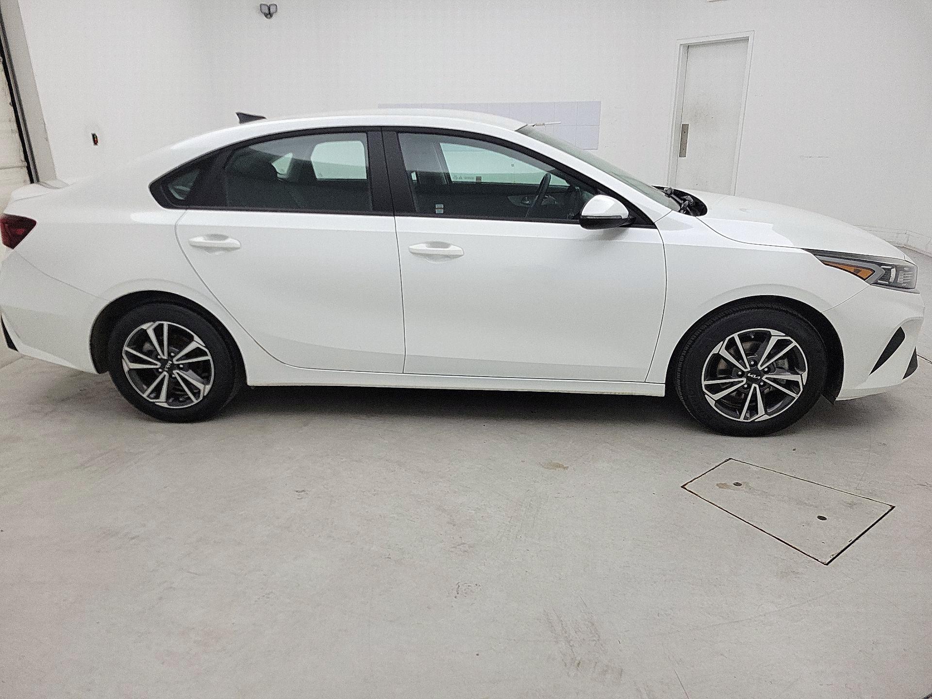 Thumbnail: 2024 Kia Forte - 4