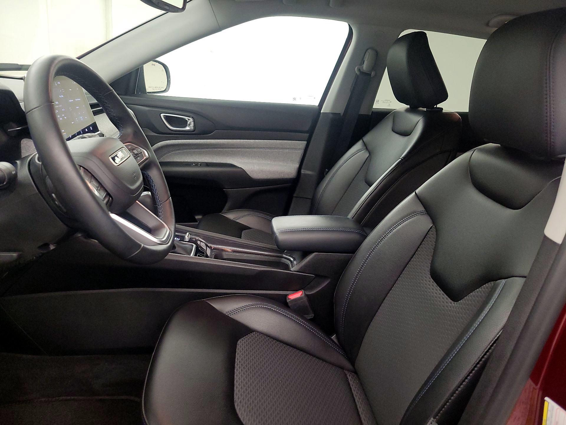 Thumbnail: 2022 Jeep Compass - 11