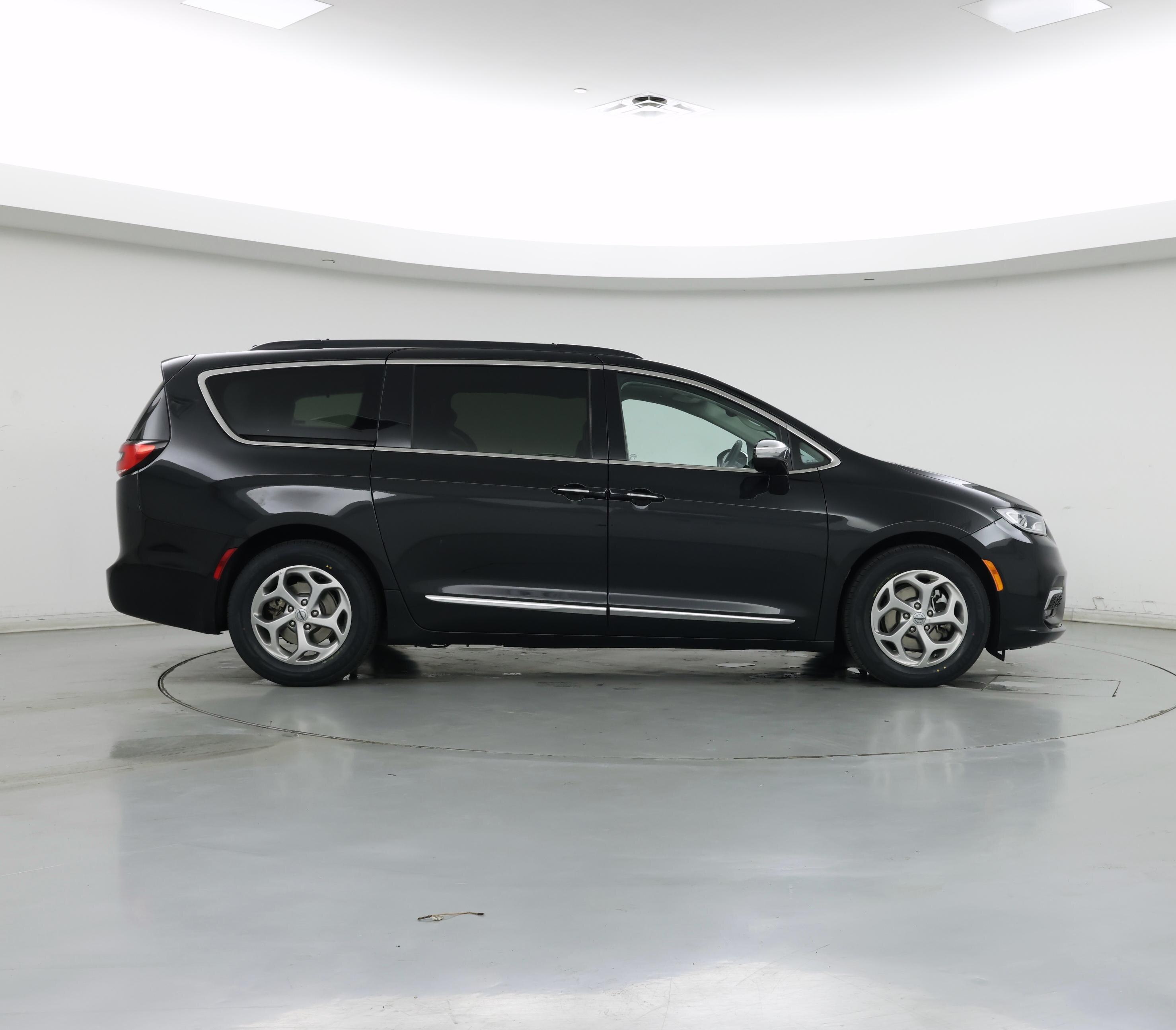 Thumbnail: 2023 Chrysler Pacifica - 7