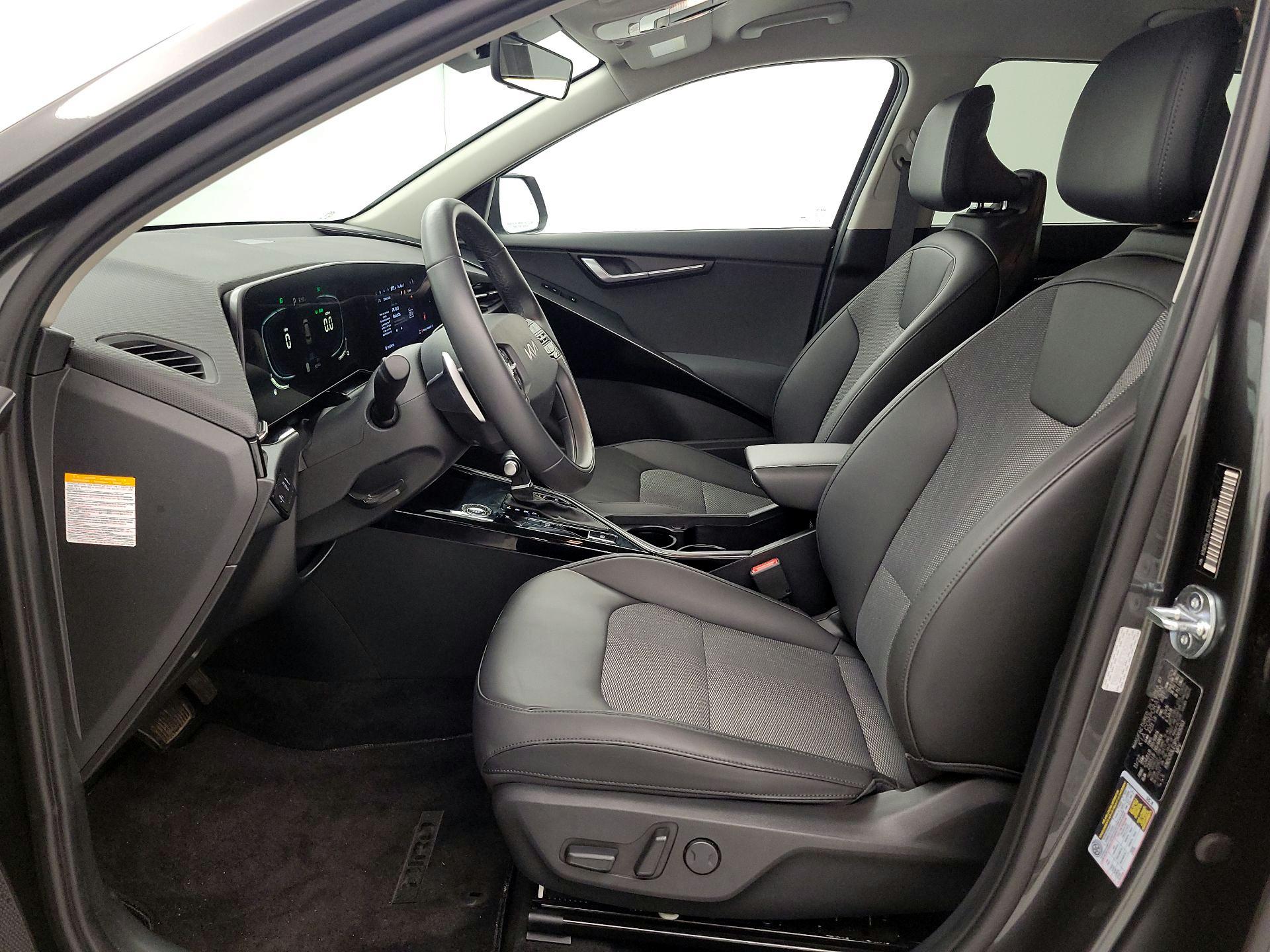 Thumbnail: 2023 Kia Niro - 11