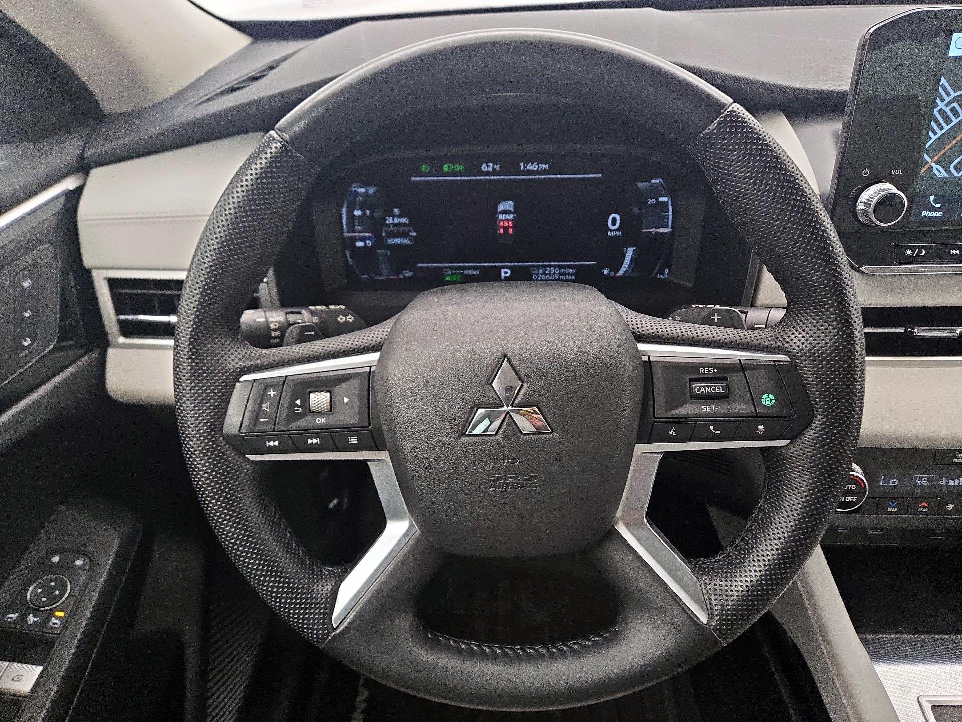 Thumbnail: 2023 Mitsubishi Outlander - 10