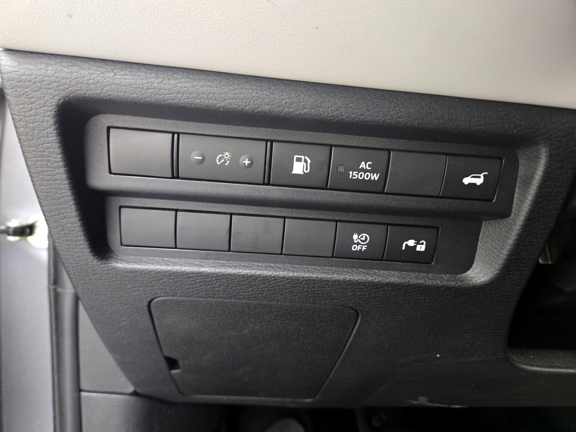 Thumbnail: 2023 Mitsubishi Outlander - 13