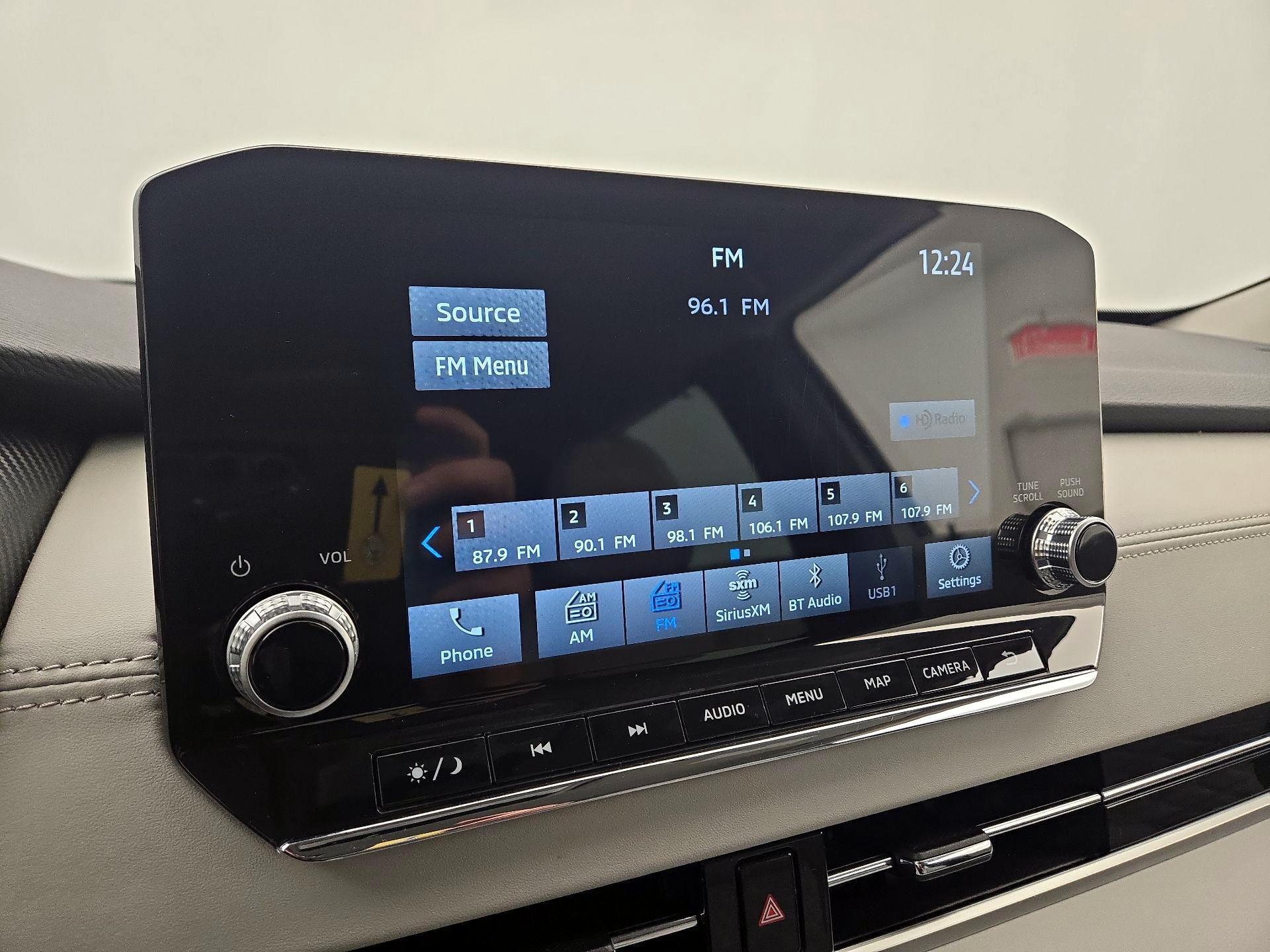 Thumbnail: 2023 Mitsubishi Outlander - 16