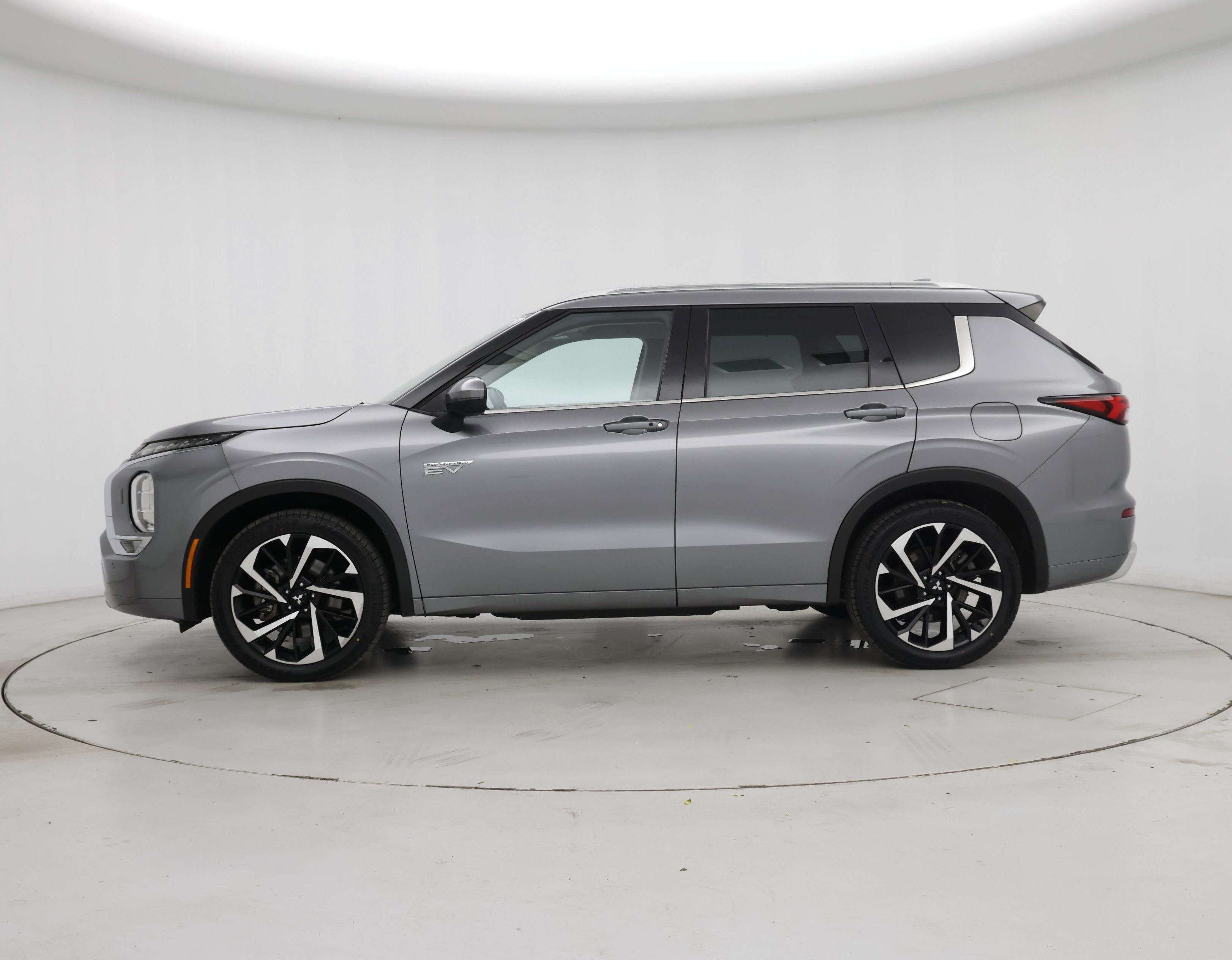 Thumbnail: 2023 Mitsubishi Outlander - 3