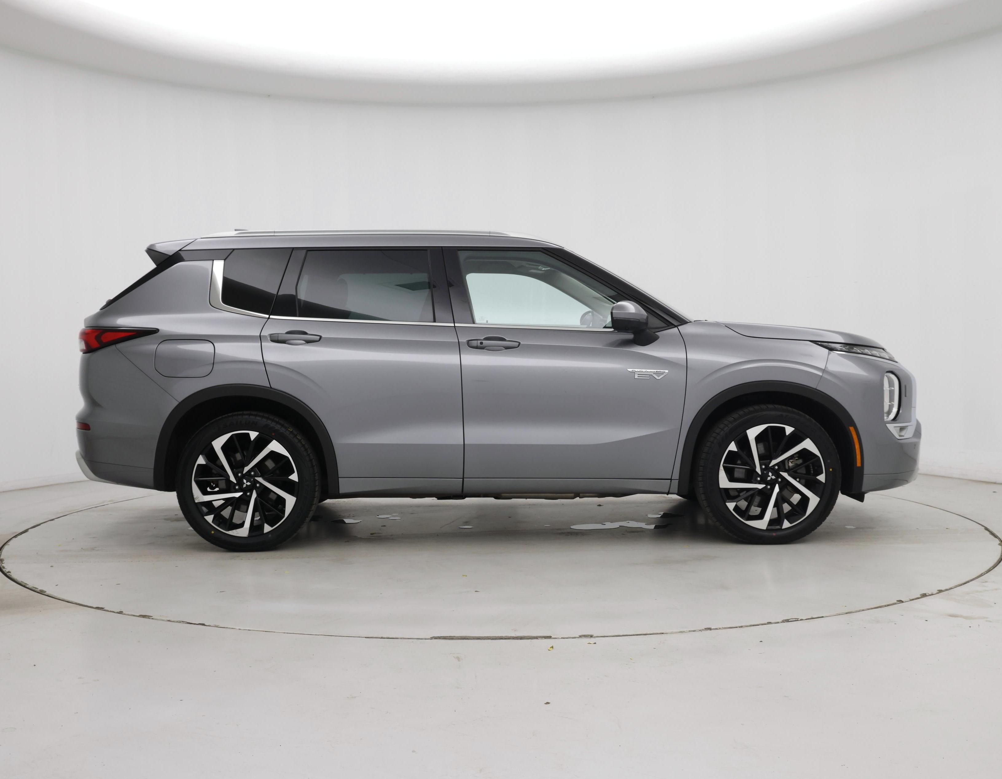 Thumbnail: 2023 Mitsubishi Outlander - 7